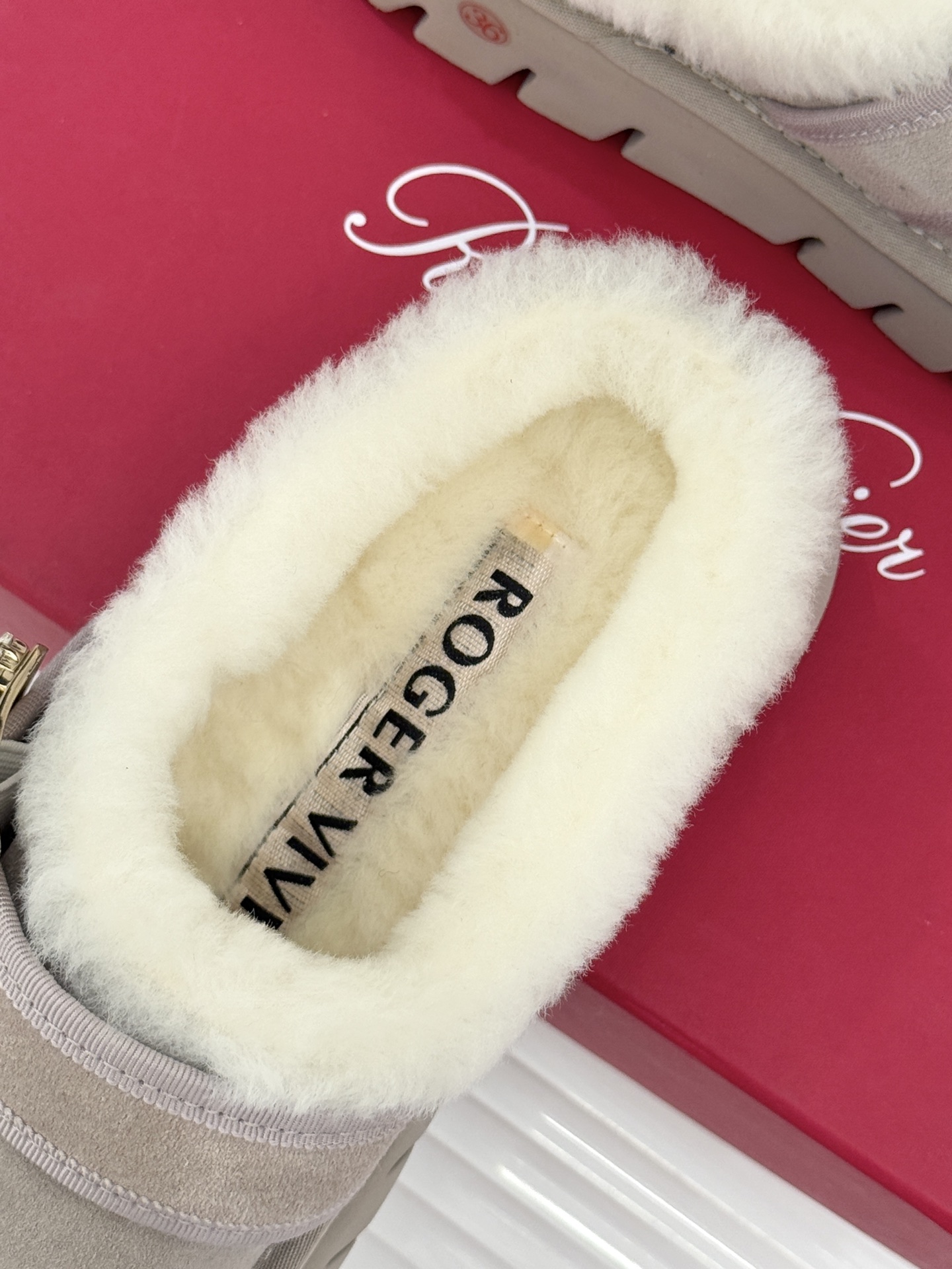 Roger vivier | RV25WF新品方钻扣厚底雪地靴标志性方形水钻扣是视觉焦点施华洛世奇钻饰星