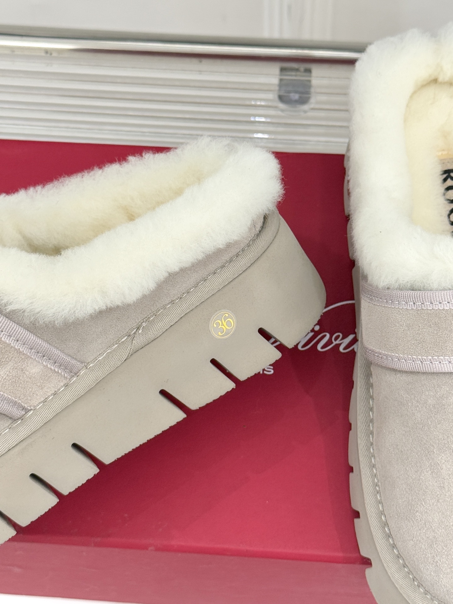 Roger vivier | RV25WF新品方钻扣厚底雪地靴标志性方形水钻扣是视觉焦点施华洛世奇钻饰星