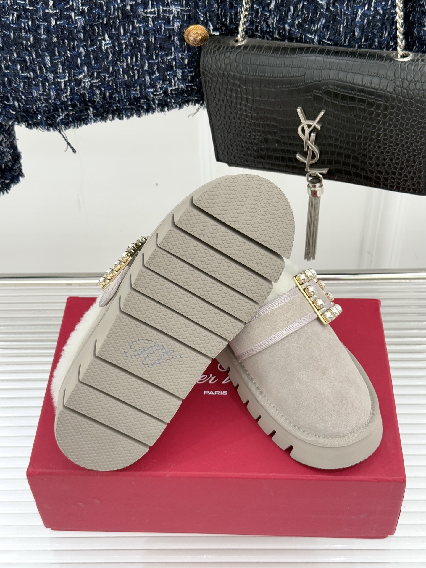 Roger vivier | RV25WF新品方钻扣厚底雪地靴标志性方形水钻扣是视觉焦点施华洛世奇钻饰星