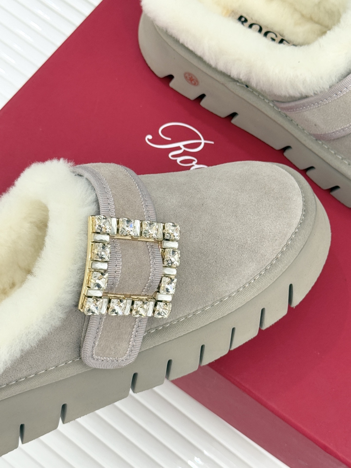 Roger vivier | RV25WF新品方钻扣厚底雪地靴标志性方形水钻扣是视觉焦点施华洛世奇钻饰星