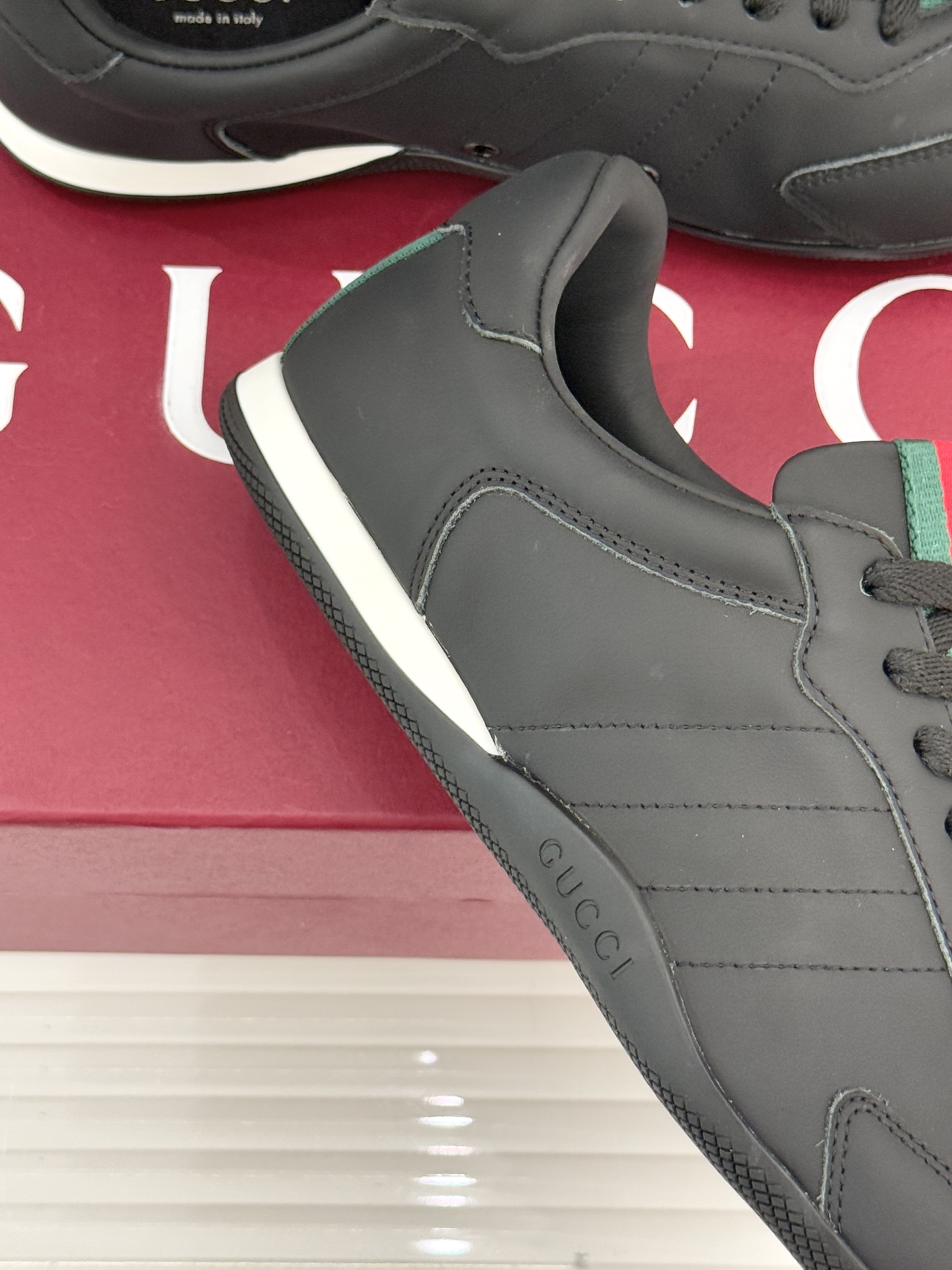 男码＋10Gucci/古驰25WF新品彩虹织带休闲德训鞋当70年代运动基因遇上大胆色彩表达这款休闲德训鞋