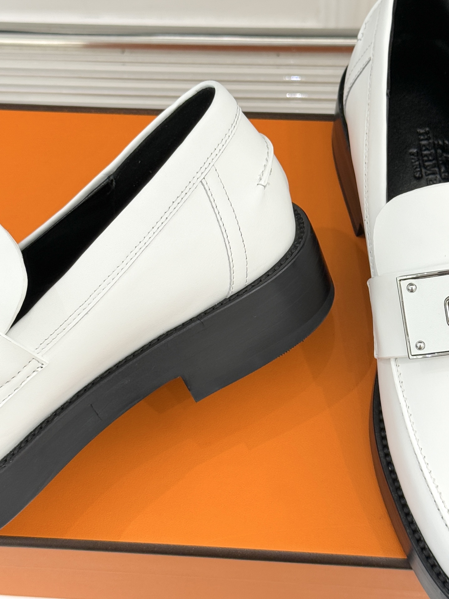 （配原版飞机盒）Hermès/爱马仕25WF新品Kelly扣复古厚底乐福鞋 当传奇Kelly扣邂逅复古厚