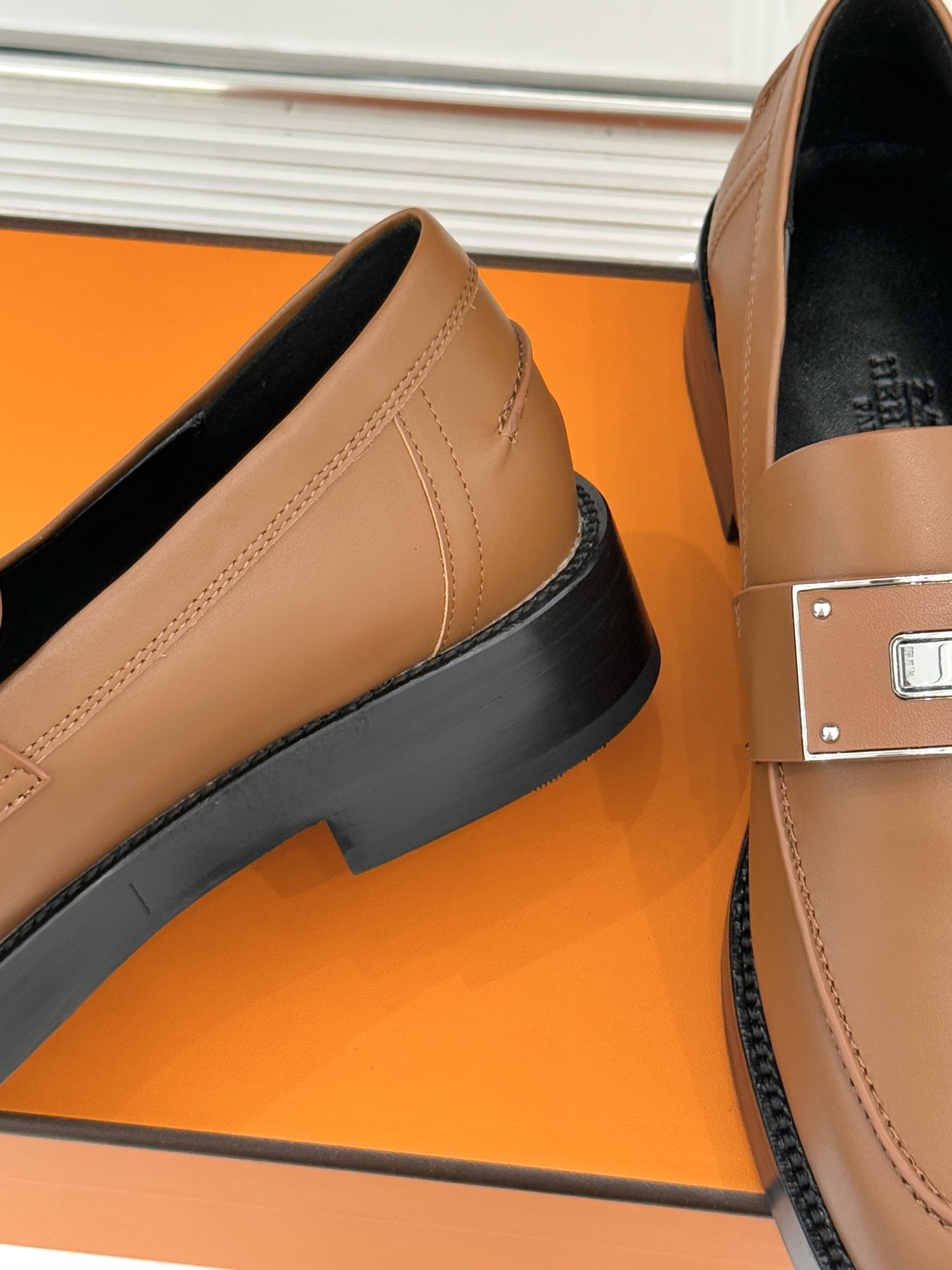 （配原版飞机盒）Hermès/爱马仕25WF新品Kelly扣复古厚底乐福鞋 当传奇Kelly扣邂逅复古厚