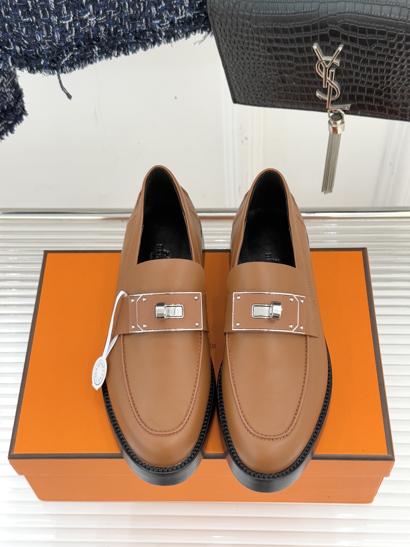 （配原版飞机盒）Hermès/爱马仕25WF新品Kelly扣复古厚底乐福鞋 当传奇Kelly扣邂逅复古厚