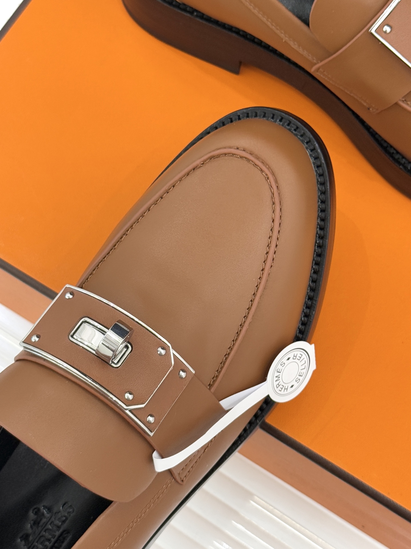 （配原版飞机盒）Hermès/爱马仕25WF新品Kelly扣复古厚底乐福鞋 当传奇Kelly扣邂逅复古厚