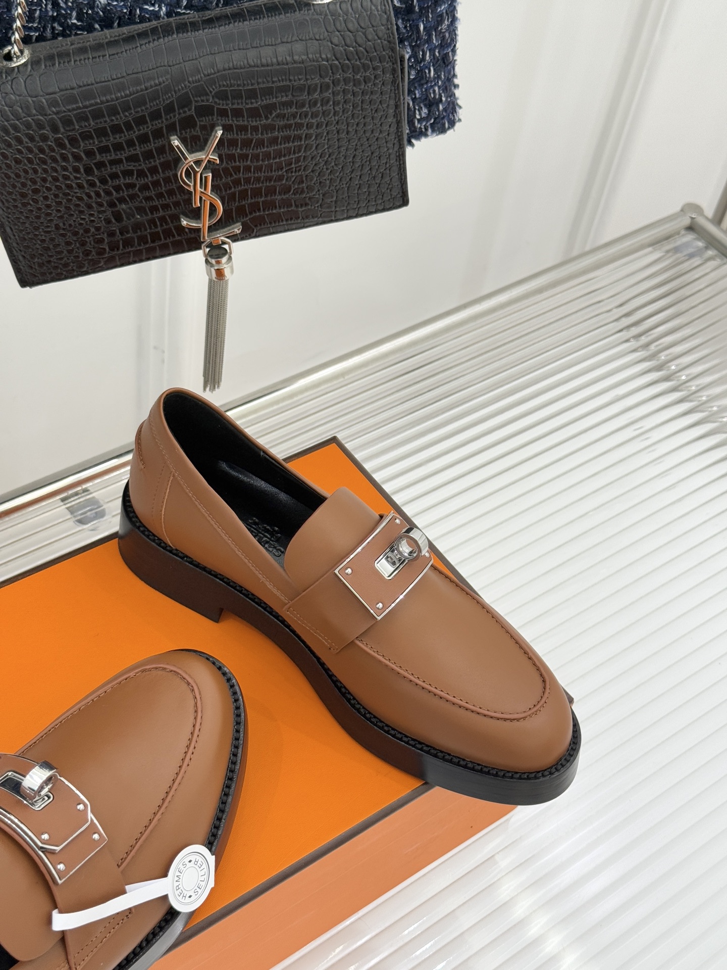 （配原版飞机盒）Hermès/爱马仕25WF新品Kelly扣复古厚底乐福鞋 当传奇Kelly扣邂逅复古厚