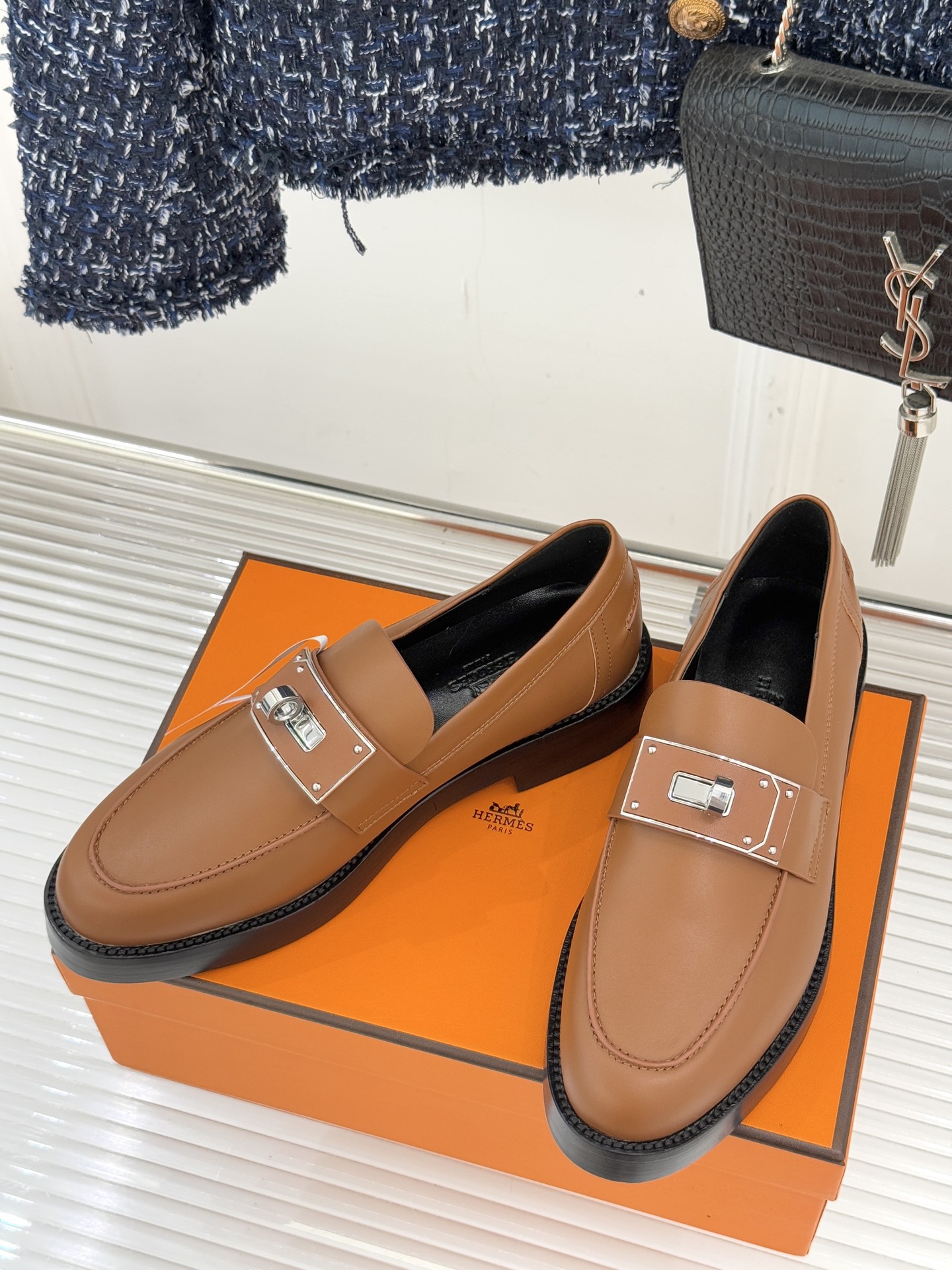 （配原版飞机盒）Hermès/爱马仕25WF新品Kelly扣复古厚底乐福鞋 当传奇Kelly扣邂逅复古厚