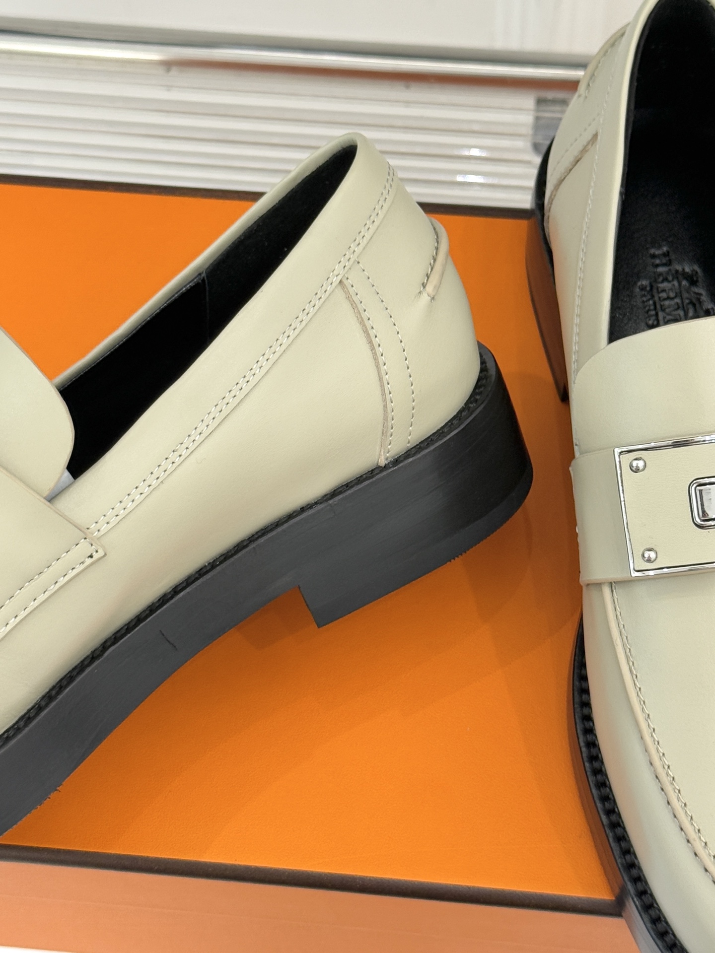 （配原版飞机盒）Hermès/爱马仕25WF新品Kelly扣复古厚底乐福鞋 当传奇Kelly扣邂逅复古厚