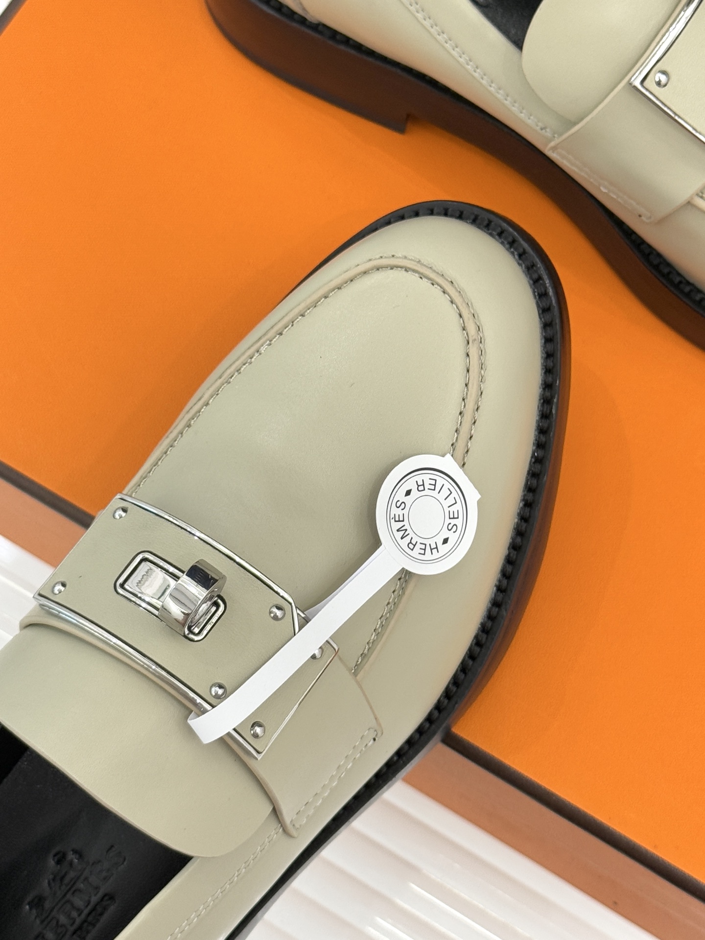 （配原版飞机盒）Hermès/爱马仕25WF新品Kelly扣复古厚底乐福鞋 当传奇Kelly扣邂逅复古厚