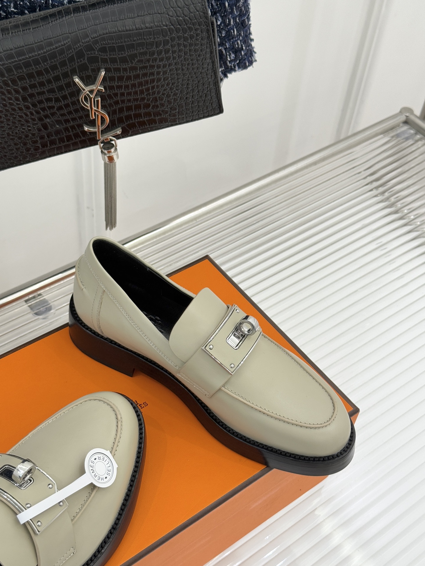 （配原版飞机盒）Hermès/爱马仕25WF新品Kelly扣复古厚底乐福鞋 当传奇Kelly扣邂逅复古厚