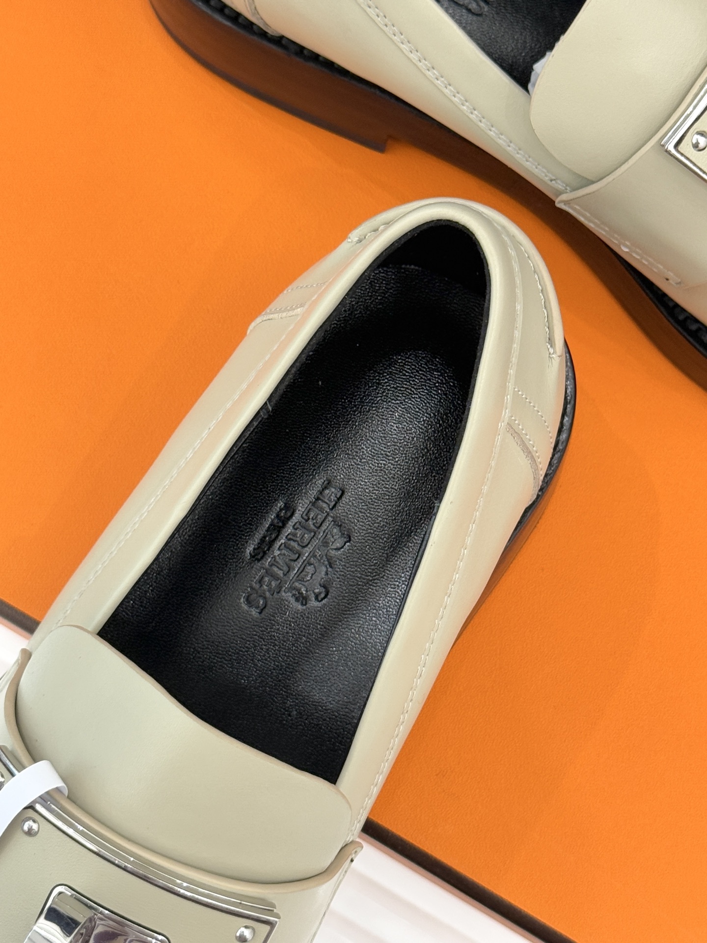 （配原版飞机盒）Hermès/爱马仕25WF新品Kelly扣复古厚底乐福鞋 当传奇Kelly扣邂逅复古厚