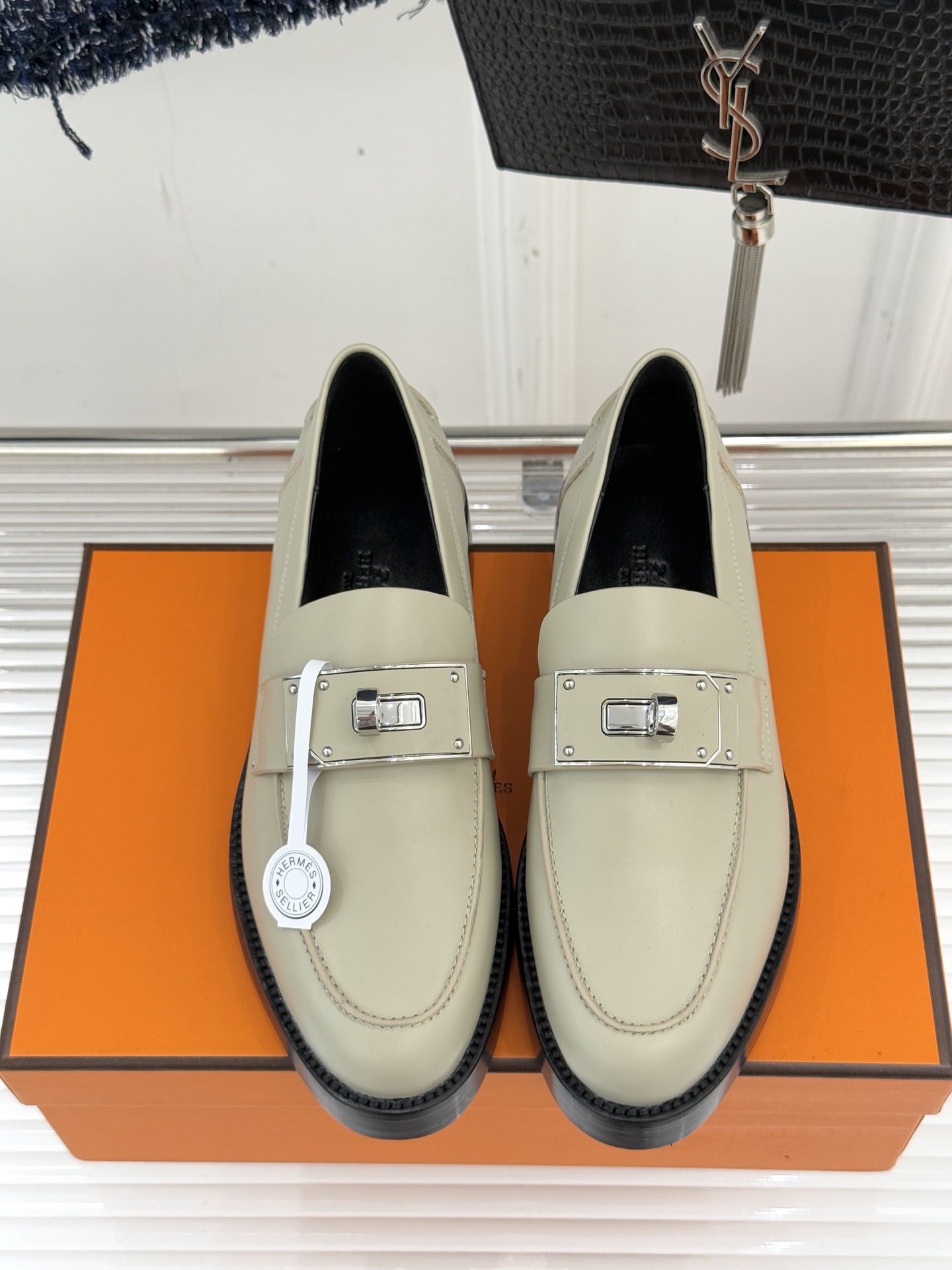 （配原版飞机盒）Hermès/爱马仕25WF新品Kelly扣复古厚底乐福鞋 当传奇Kelly扣邂逅复古厚