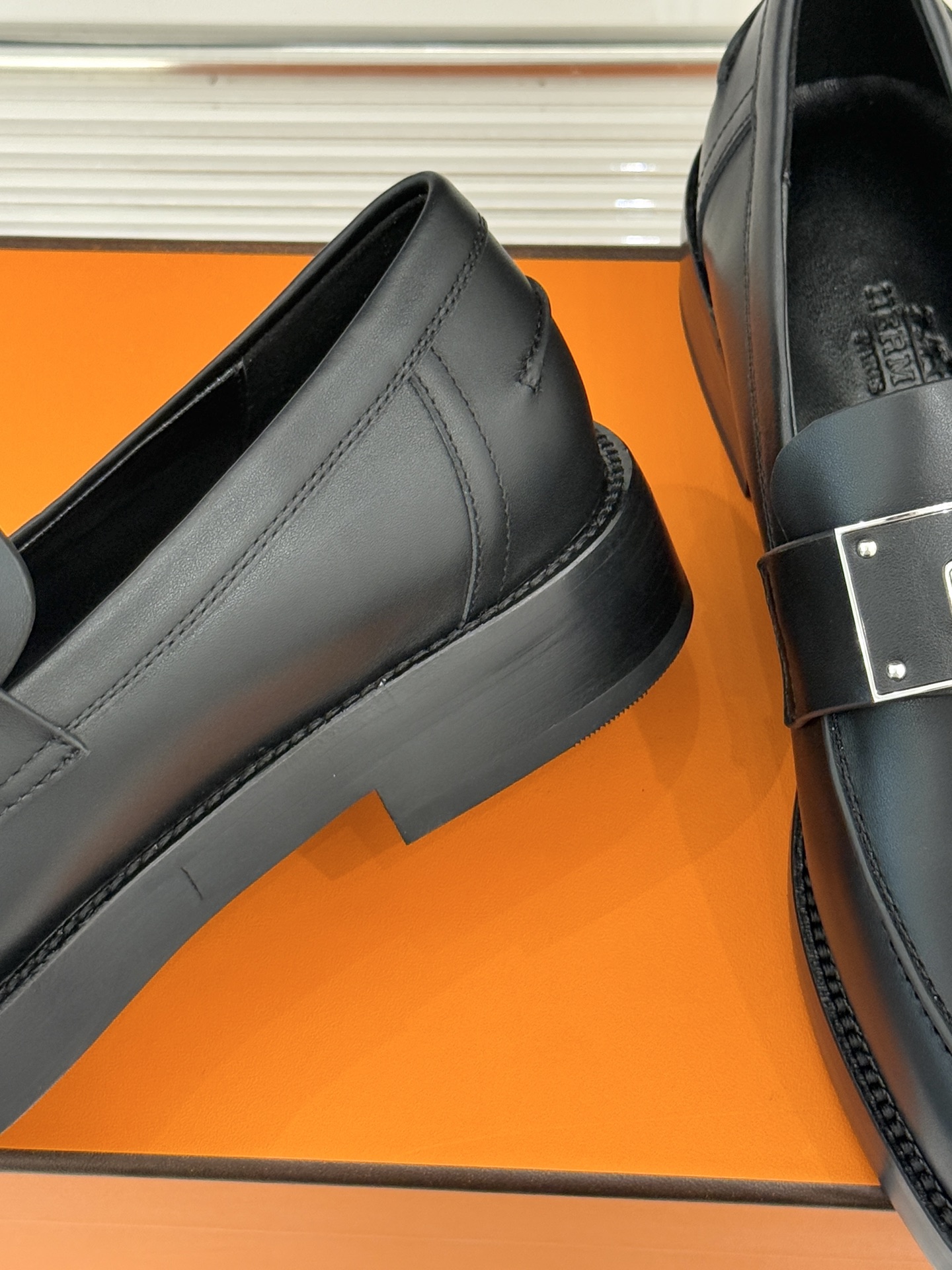 （配原版飞机盒）Hermès/爱马仕25WF新品Kelly扣复古厚底乐福鞋 当传奇Kelly扣邂逅复古厚