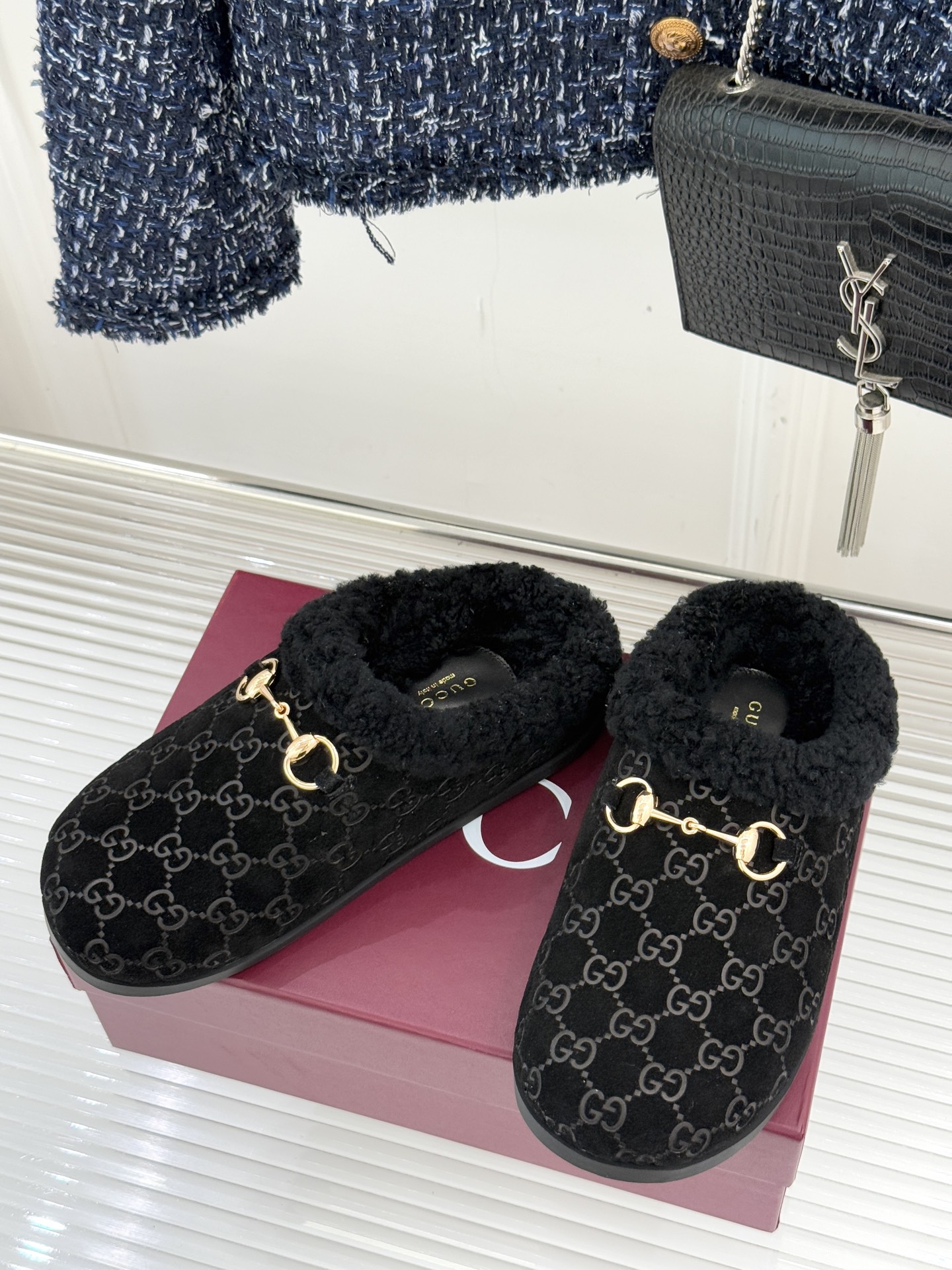 Gucci/古驰25WF新品马衔扣压花包头半拖毛拖经典马衔扣压花烙刻品牌基因进口柔软羊羔毛感裹住脚踝包头