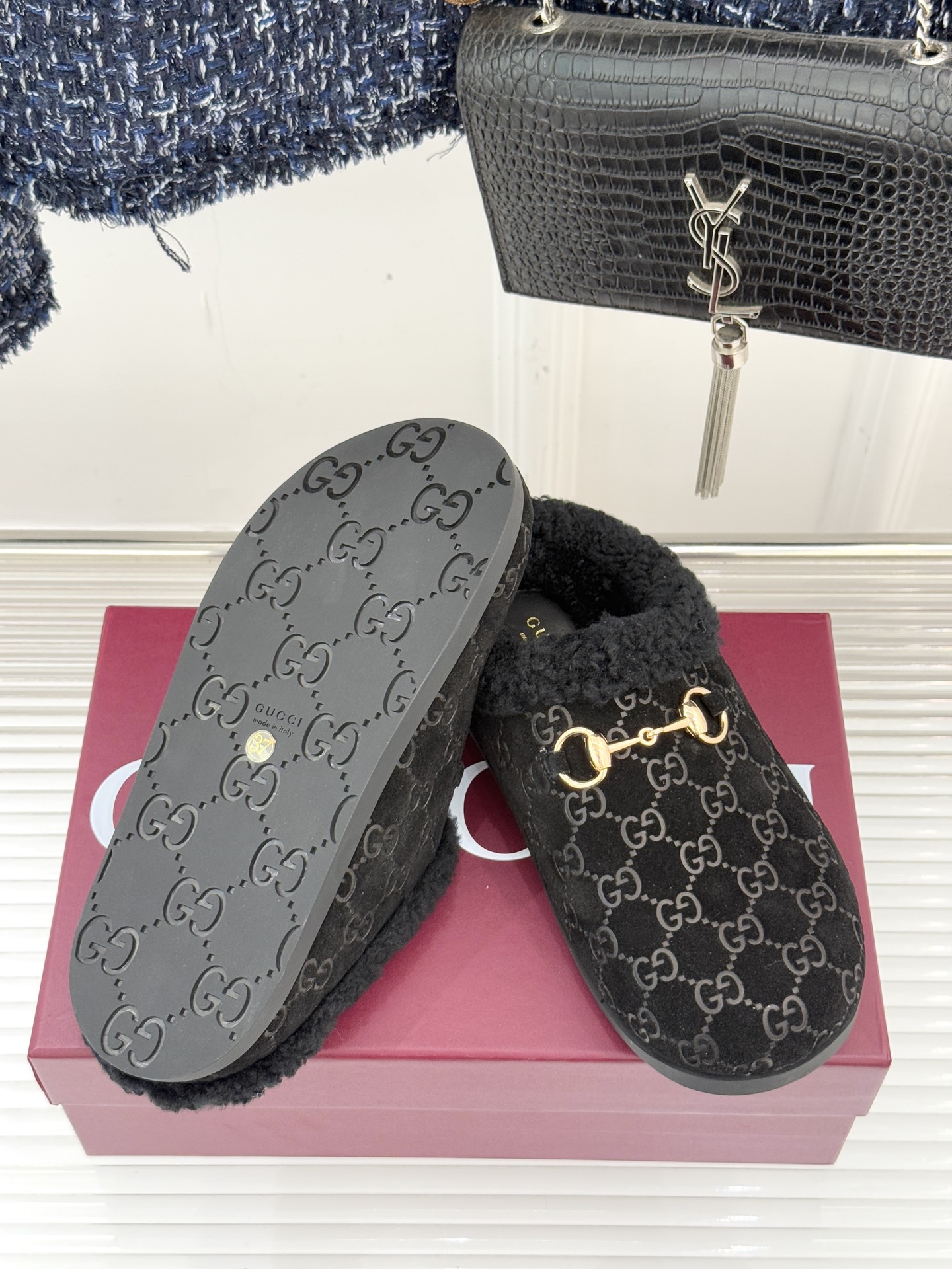 Gucci/古驰25WF新品马衔扣压花包头半拖毛拖经典马衔扣压花烙刻品牌基因进口柔软羊羔毛感裹住脚踝包头