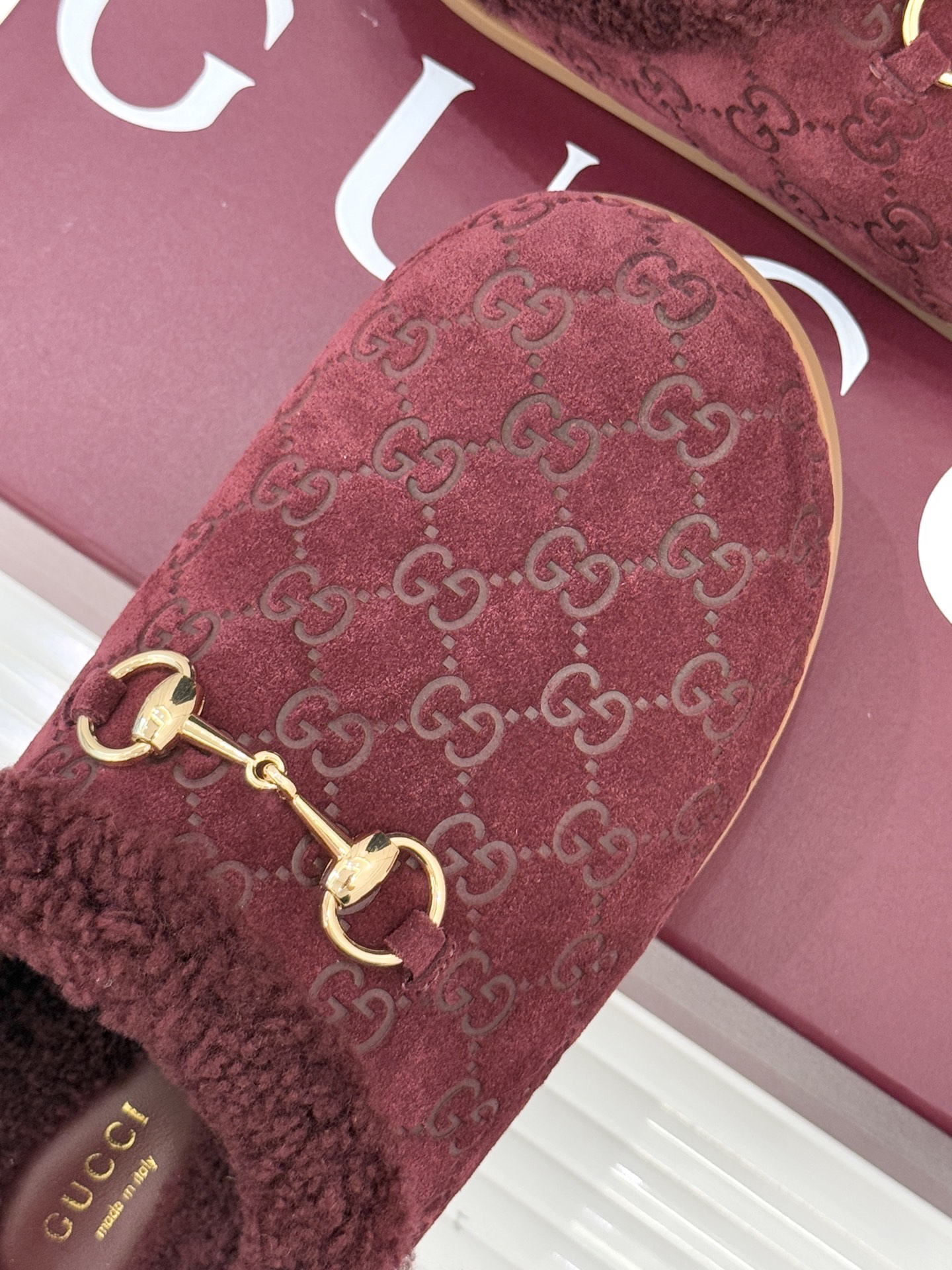 Gucci/古驰25WF新品马衔扣压花包头半拖毛拖经典马衔扣压花烙刻品牌基因进口柔软羊羔毛感裹住脚踝包头