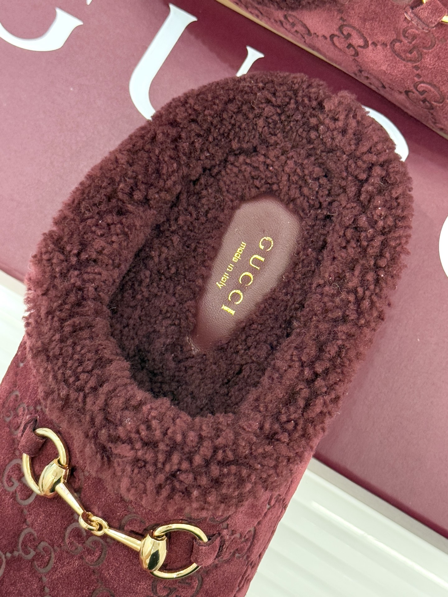 Gucci/古驰25WF新品马衔扣压花包头半拖毛拖经典马衔扣压花烙刻品牌基因进口柔软羊羔毛感裹住脚踝包头