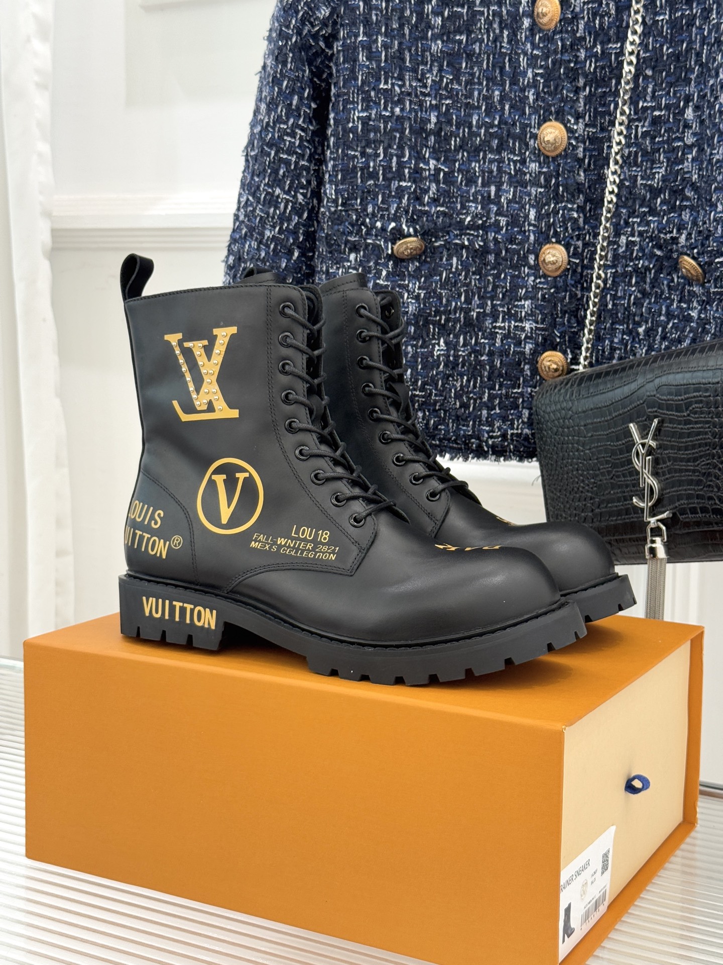 驴牌25WF秋冬新品印花厚底情侣款马丁靴短靴当多种印花图腾邂逅英伦机车廓形这款马丁靴以跨时代美学重塑潮流