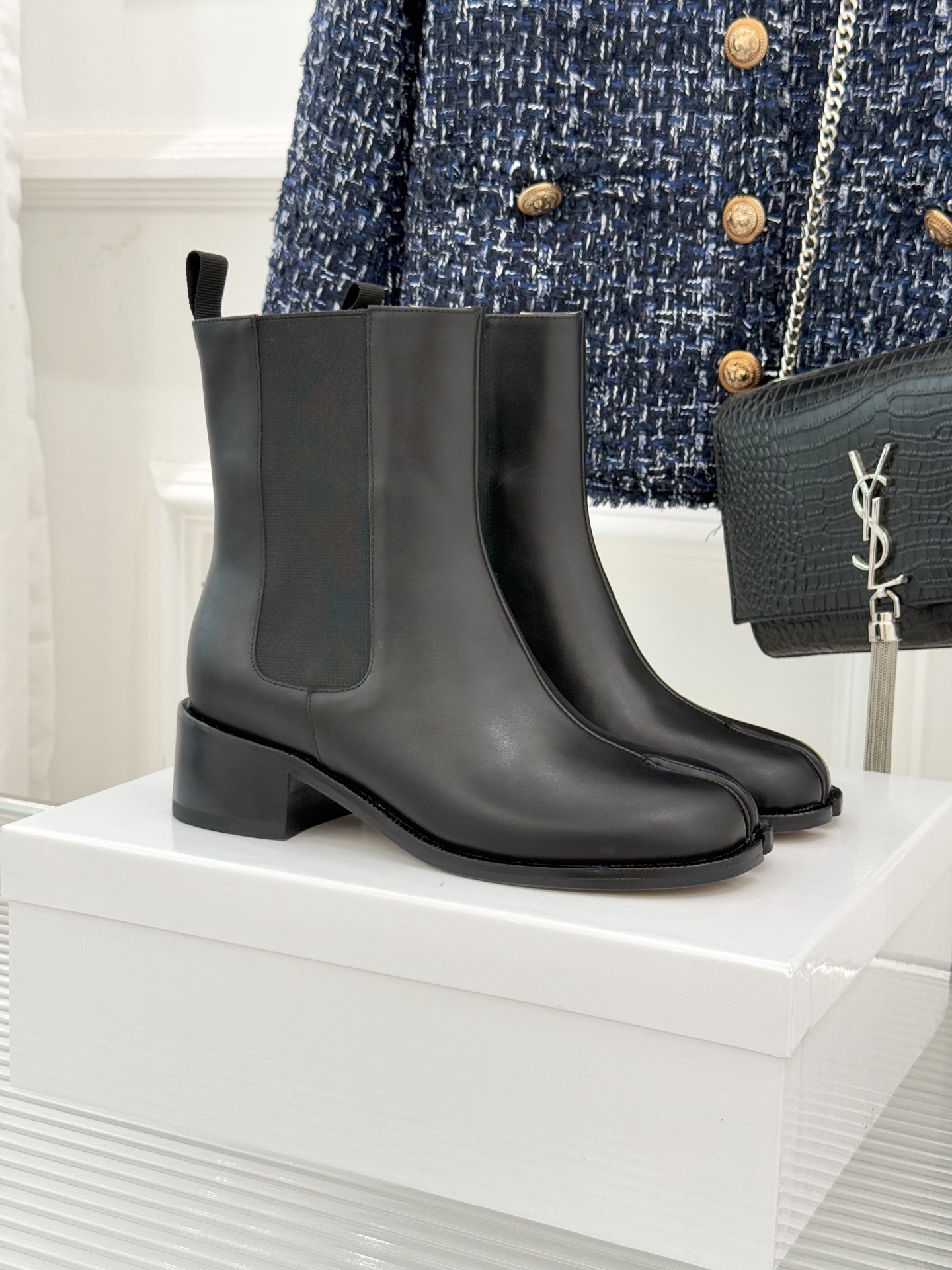 Maison Margiela｜MM625WF新品爆款tabi分趾切尔西短靴当哥特式建筑的凌厉线条邂逅东