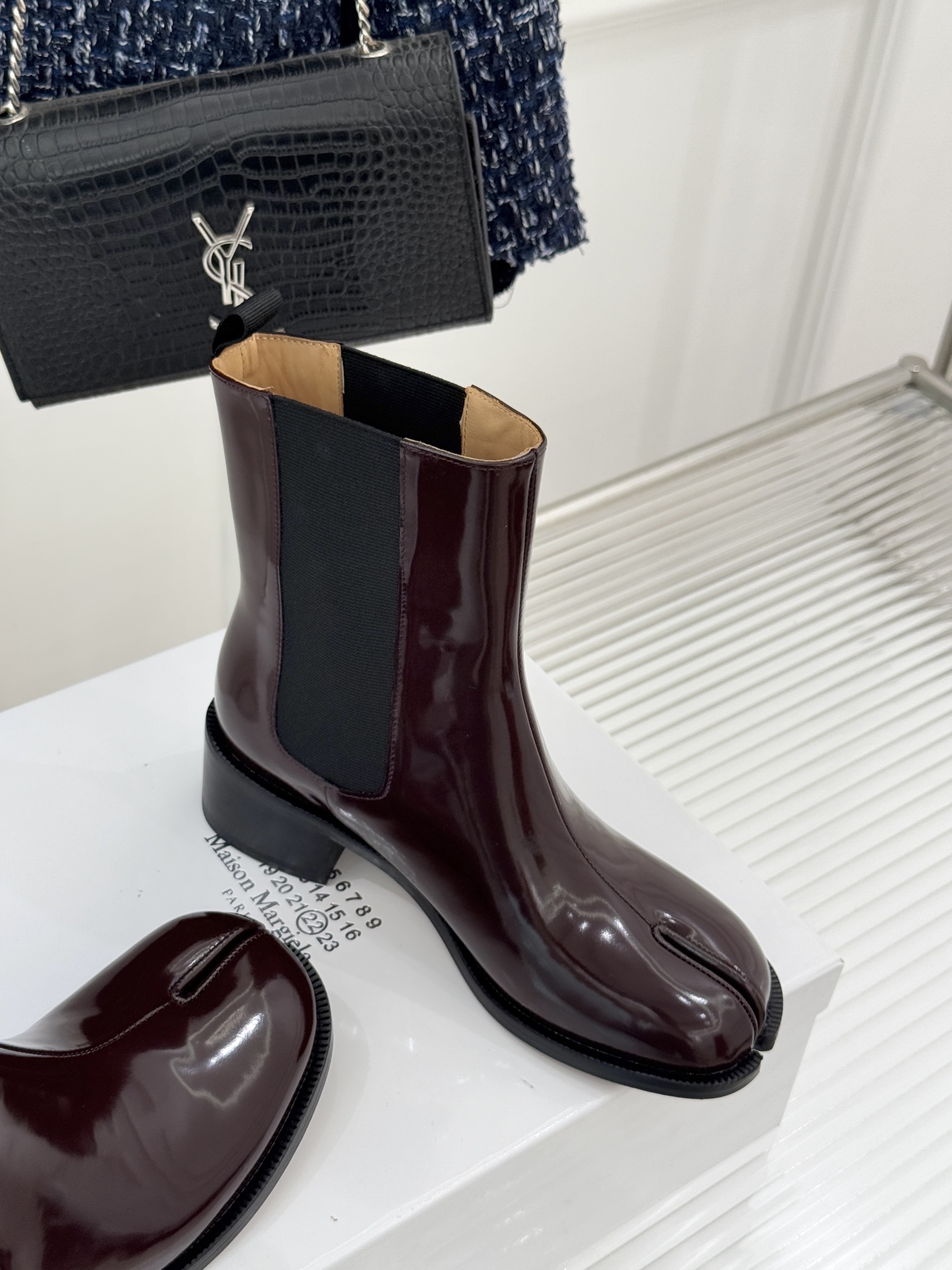 Maison Margiela｜MM625WF新品爆款tabi分趾切尔西短靴当哥特式建筑的凌厉线条邂逅东