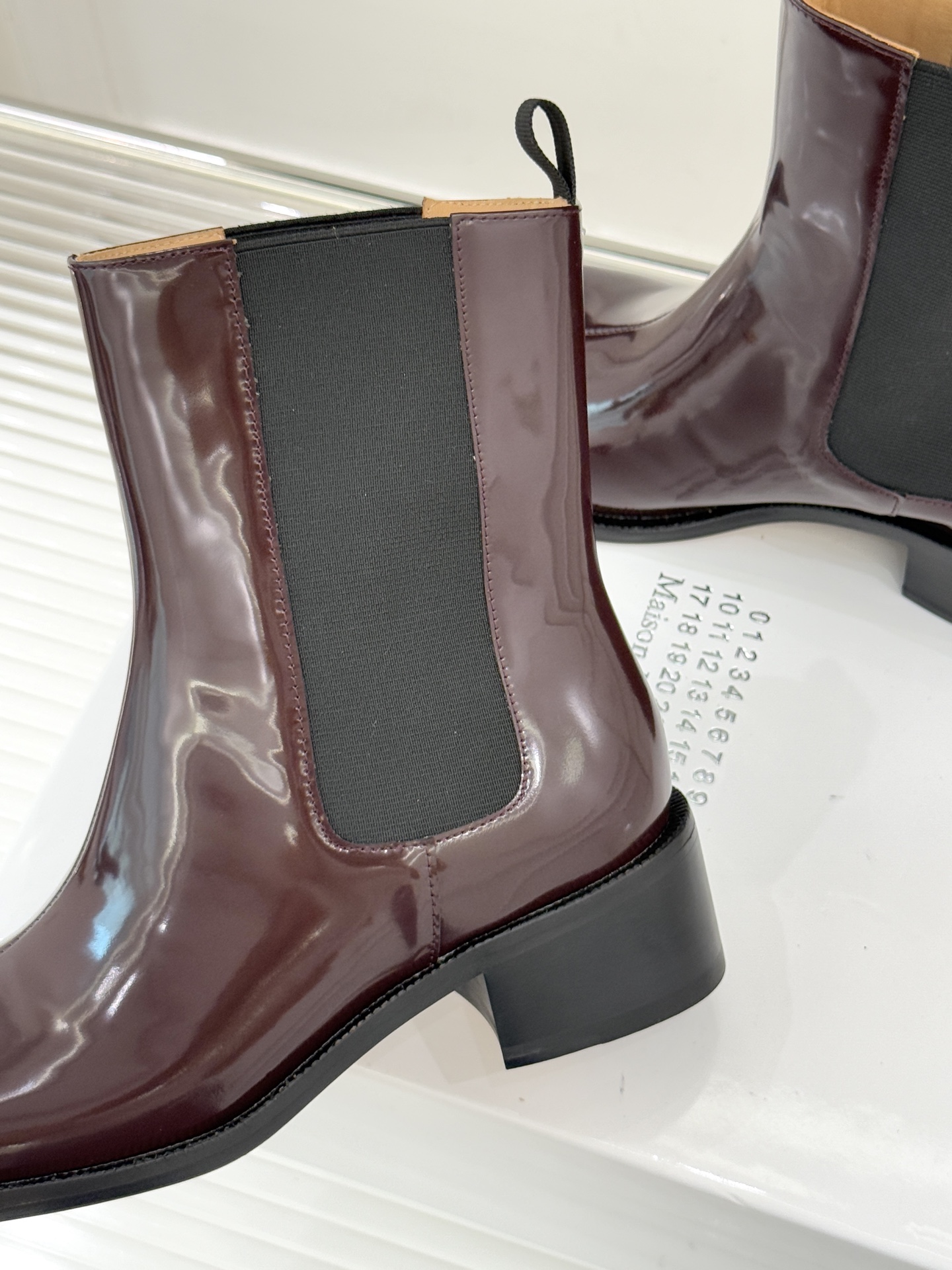 Maison Margiela｜MM625WF新品爆款tabi分趾切尔西短靴当哥特式建筑的凌厉线条邂逅东