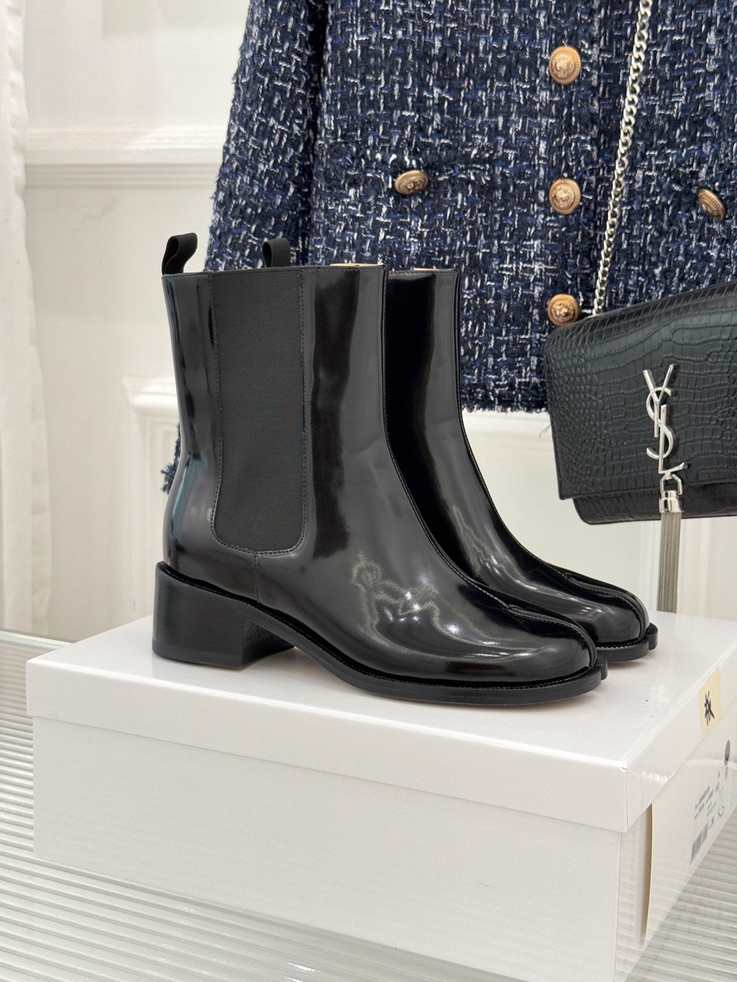 Maison Margiela｜MM625WF新品爆款tabi分趾切尔西短靴当哥特式建筑的凌厉线条邂逅东