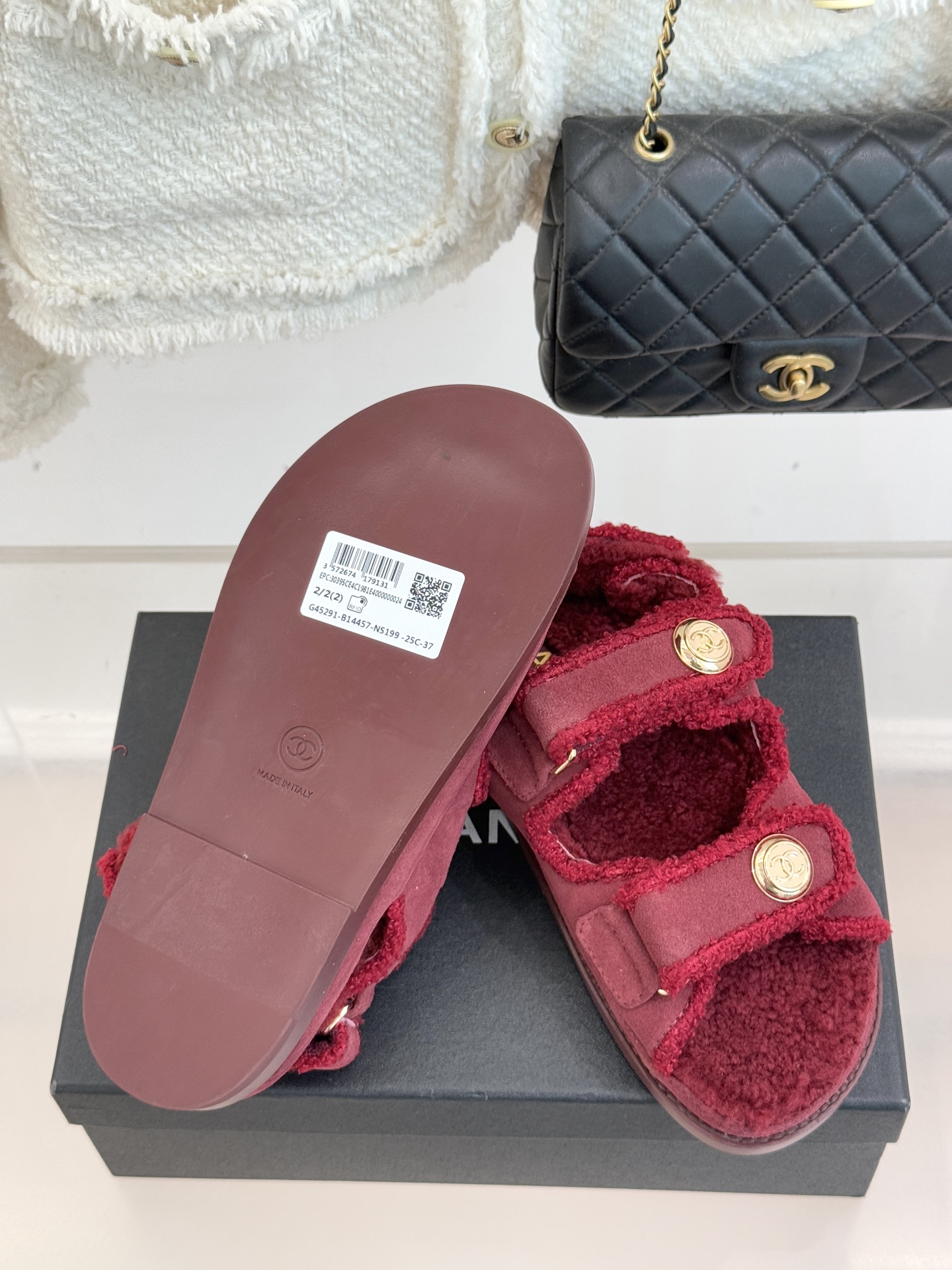 CHANE*｜小香25K新品魔术贴沙滩羊毛凉鞋当南法海岸的风掠过脚背这款羊毛凉鞋正书写度假美学新章体育界