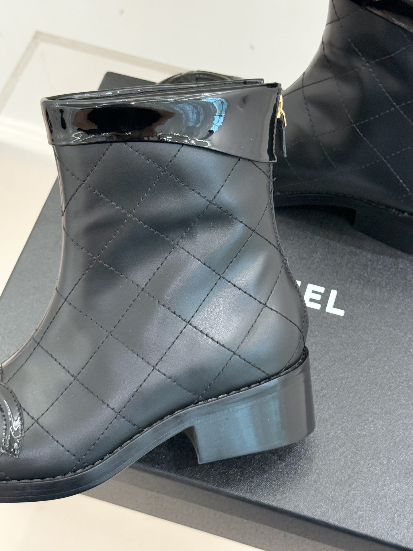 CHANE*｜小香经典大双C菱格中古靴子系列！这双丽珍鞋 简直是时尚长河里的璀璨明珠它的设计极具辨识度 