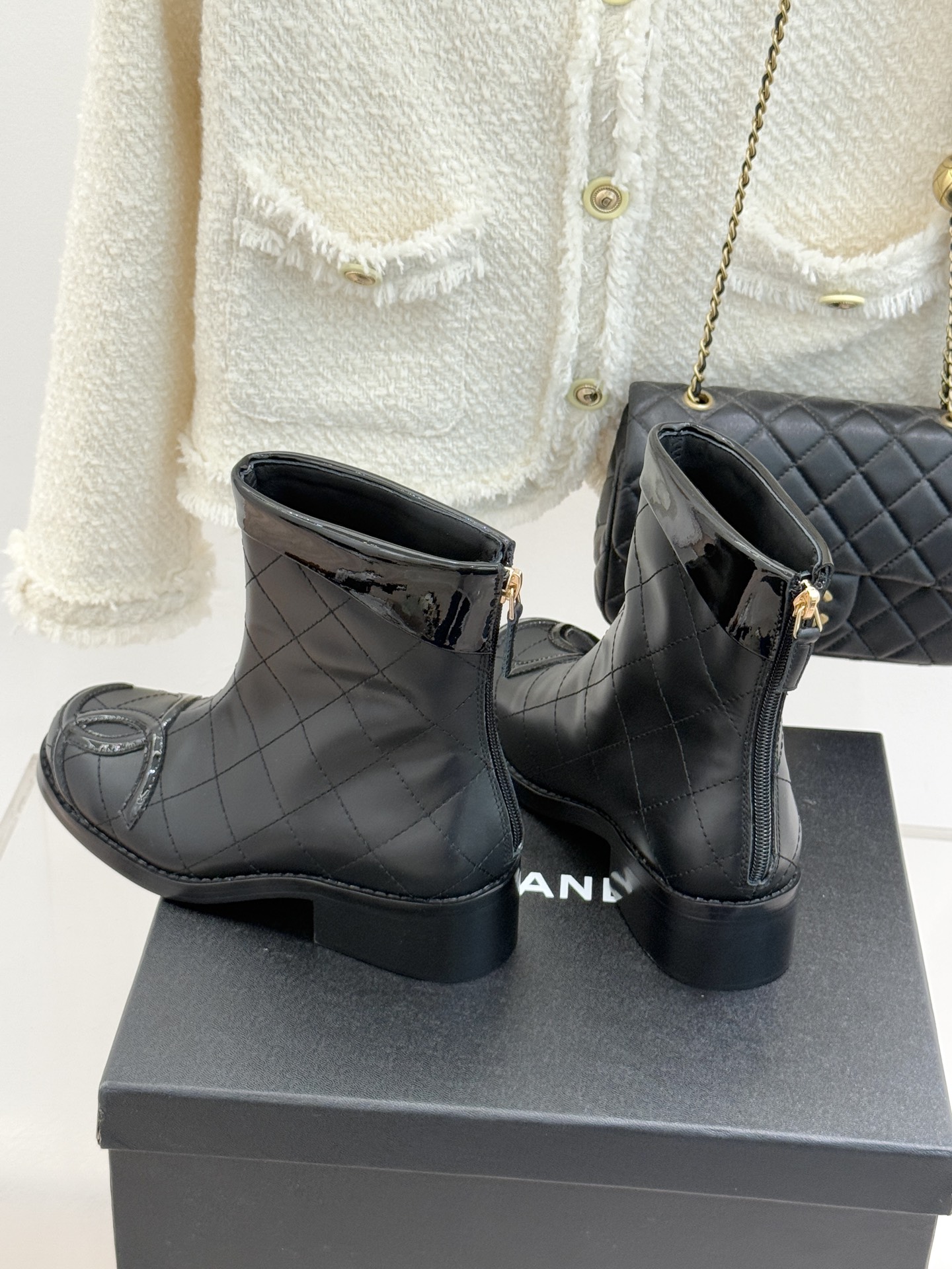 CHANE*｜小香经典大双C菱格中古靴子系列！这双丽珍鞋 简直是时尚长河里的璀璨明珠它的设计极具辨识度 