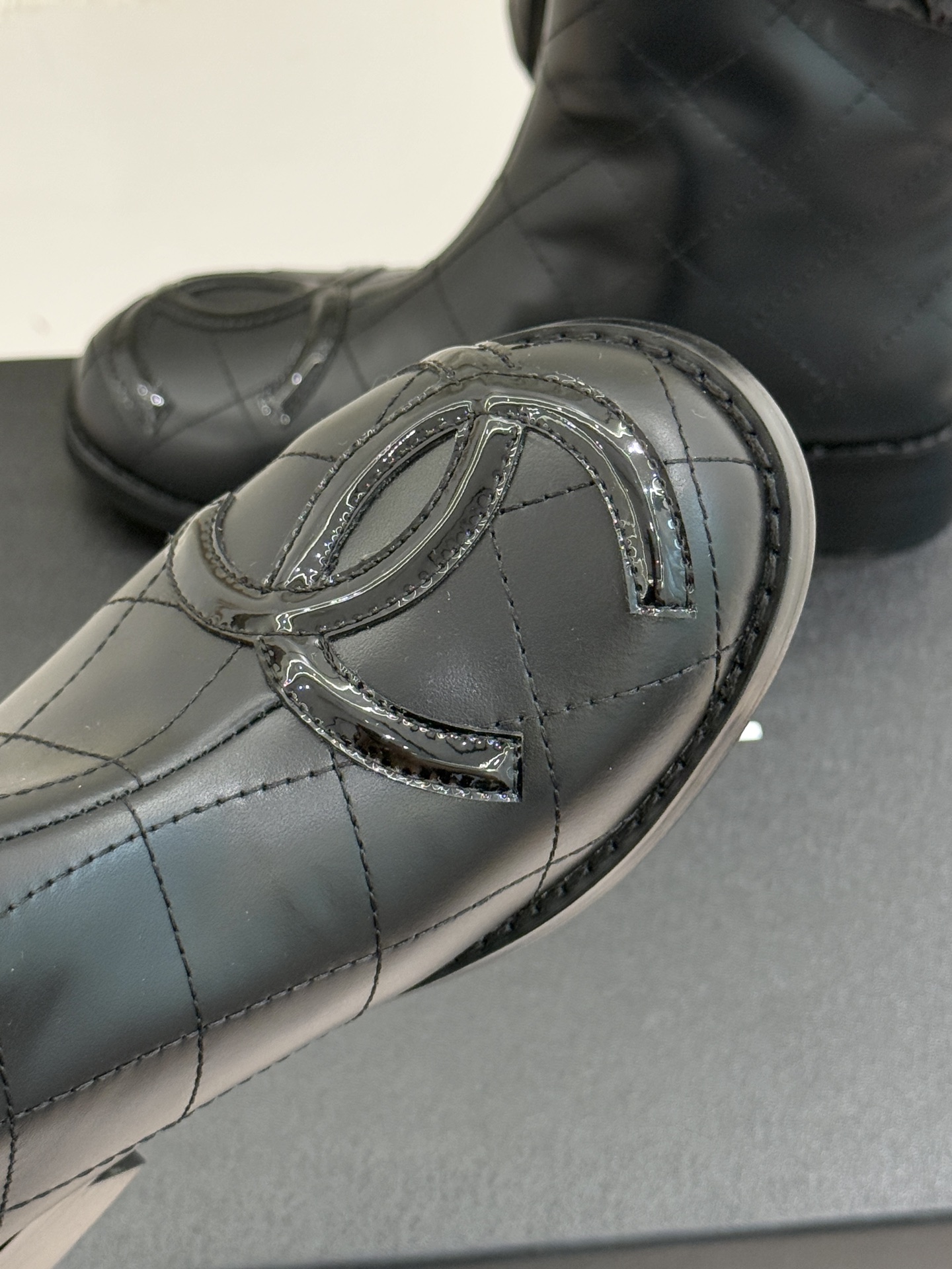 CHANE*｜小香经典大双C菱格中古靴子系列！这双丽珍鞋 简直是时尚长河里的璀璨明珠它的设计极具辨识度 