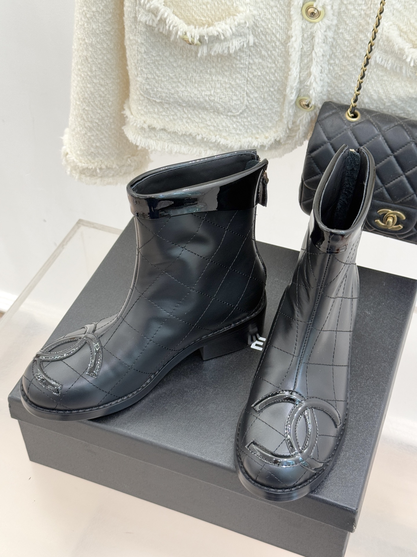 CHANE*｜小香经典大双C菱格中古靴子系列！这双丽珍鞋 简直是时尚长河里的璀璨明珠它的设计极具辨识度 