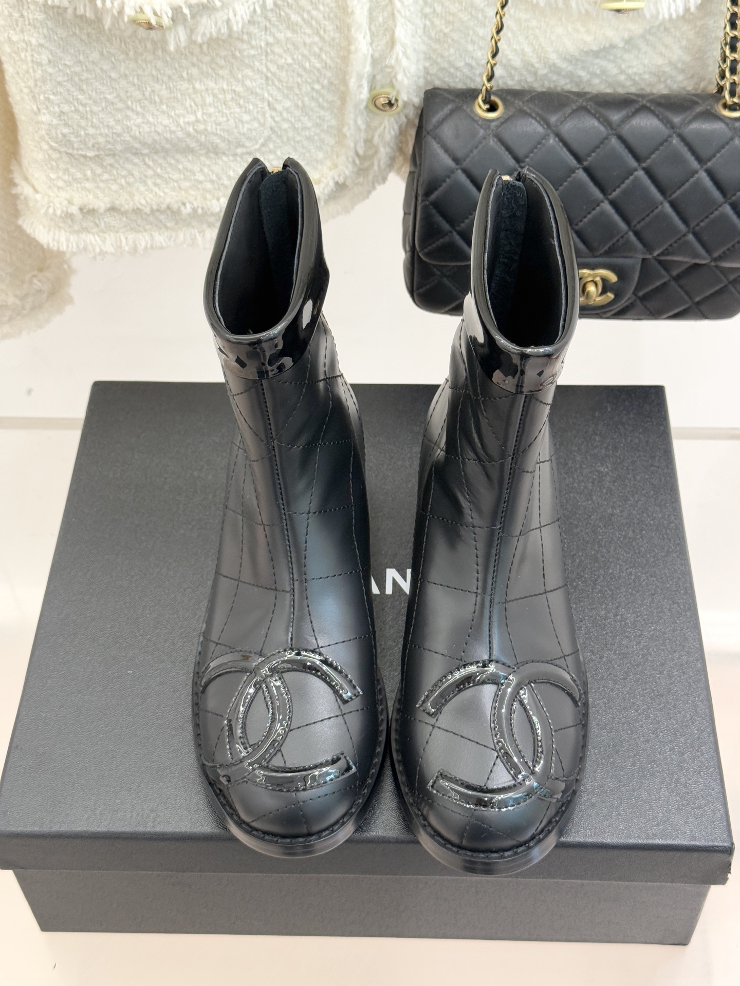 CHANE*｜小香经典大双C菱格中古靴子系列！这双丽珍鞋 简直是时尚长河里的璀璨明珠它的设计极具辨识度 