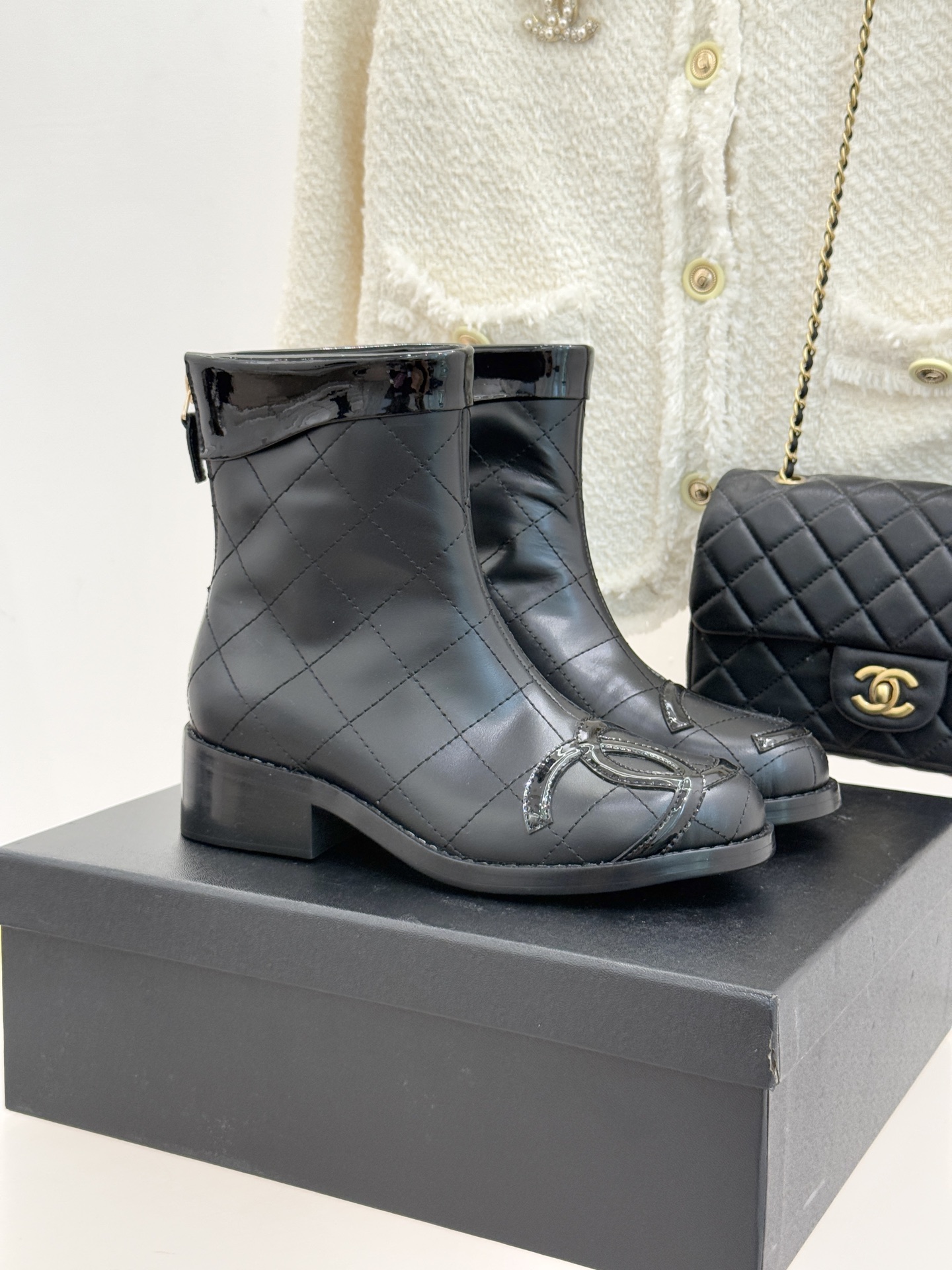 CHANE*｜小香经典大双C菱格中古靴子系列！这双丽珍鞋 简直是时尚长河里的璀璨明珠它的设计极具辨识度 