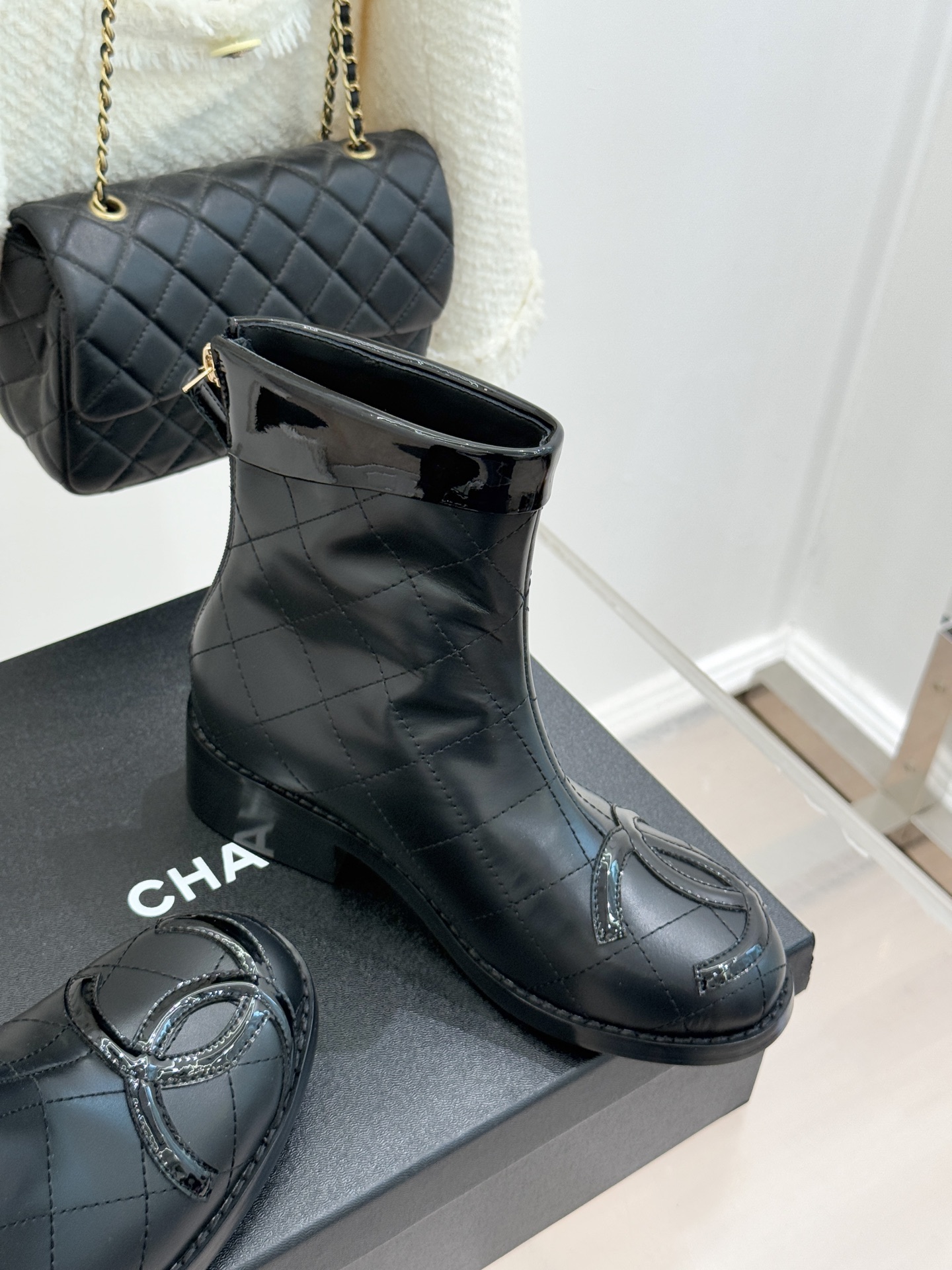CHANE*｜小香经典大双C菱格中古靴子系列！这双丽珍鞋 简直是时尚长河里的璀璨明珠它的设计极具辨识度 