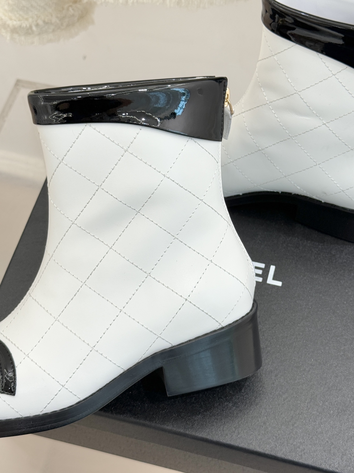 CHANE*｜小香经典大双C菱格中古靴子系列！这双丽珍鞋 简直是时尚长河里的璀璨明珠它的设计极具辨识度 