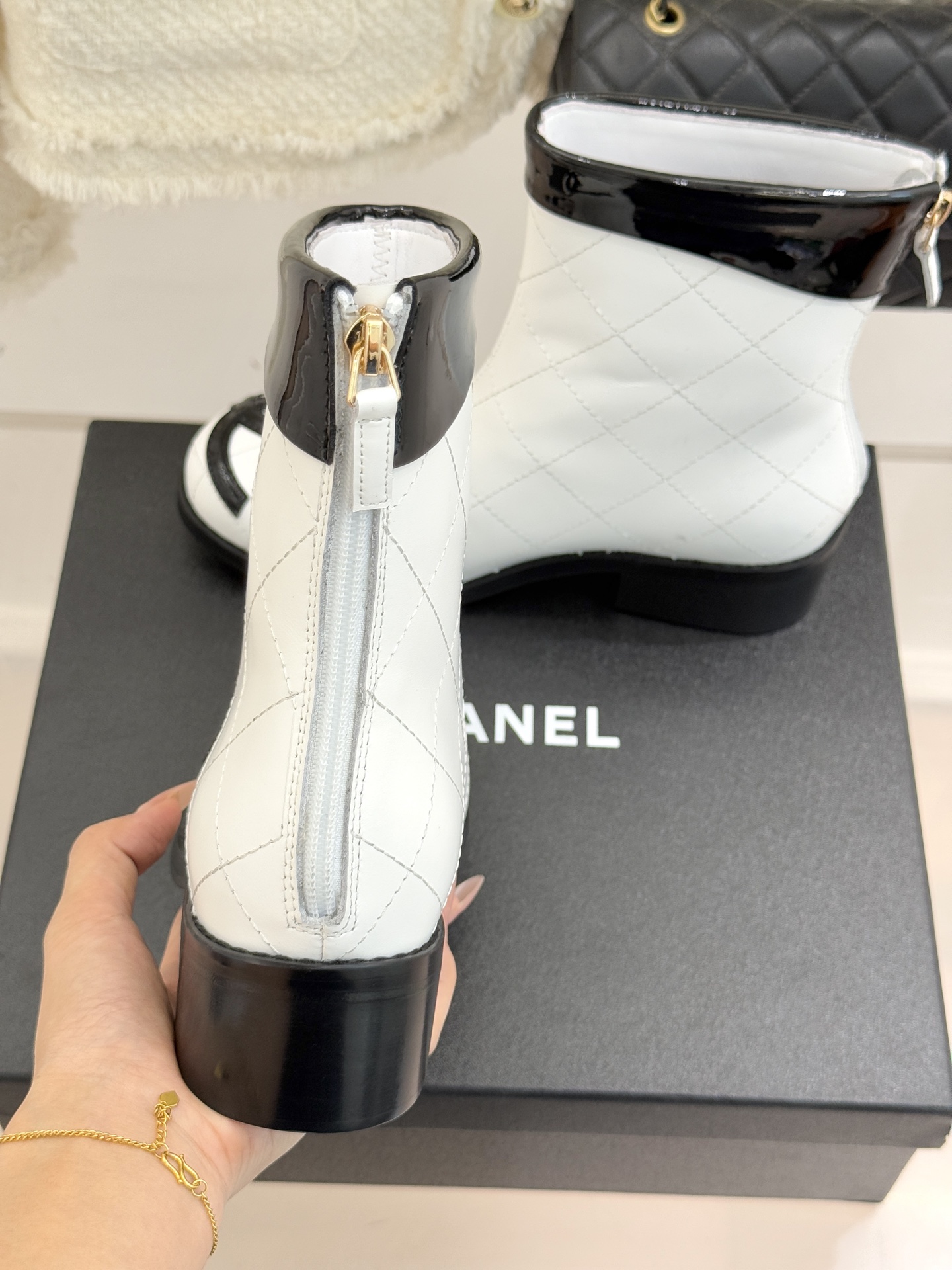 CHANE*｜小香经典大双C菱格中古靴子系列！这双丽珍鞋 简直是时尚长河里的璀璨明珠它的设计极具辨识度 