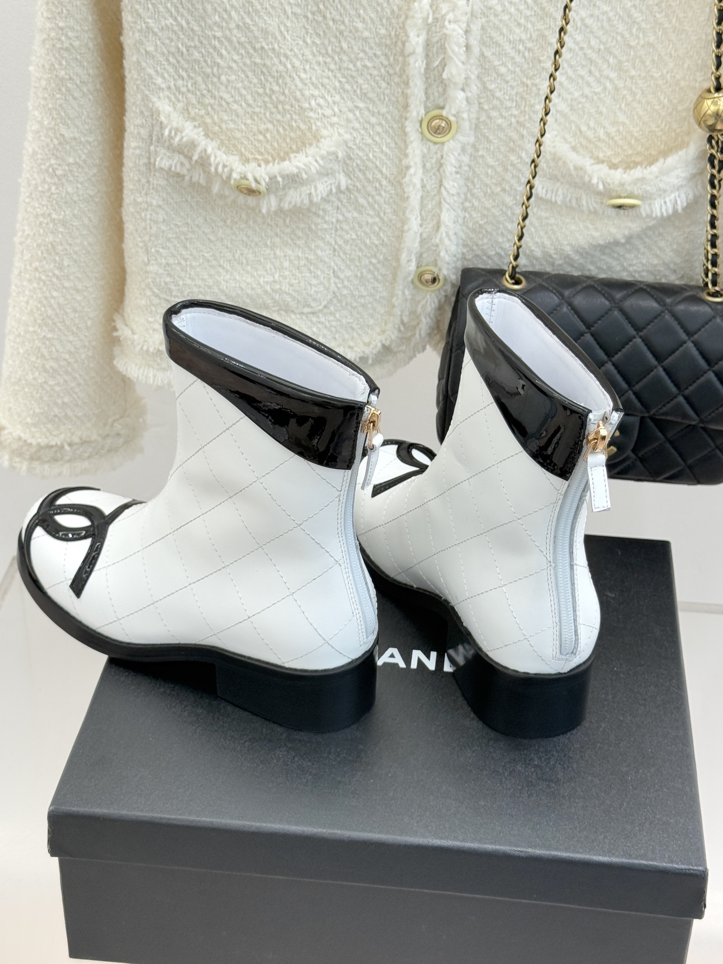 CHANE*｜小香经典大双C菱格中古靴子系列！这双丽珍鞋 简直是时尚长河里的璀璨明珠它的设计极具辨识度 