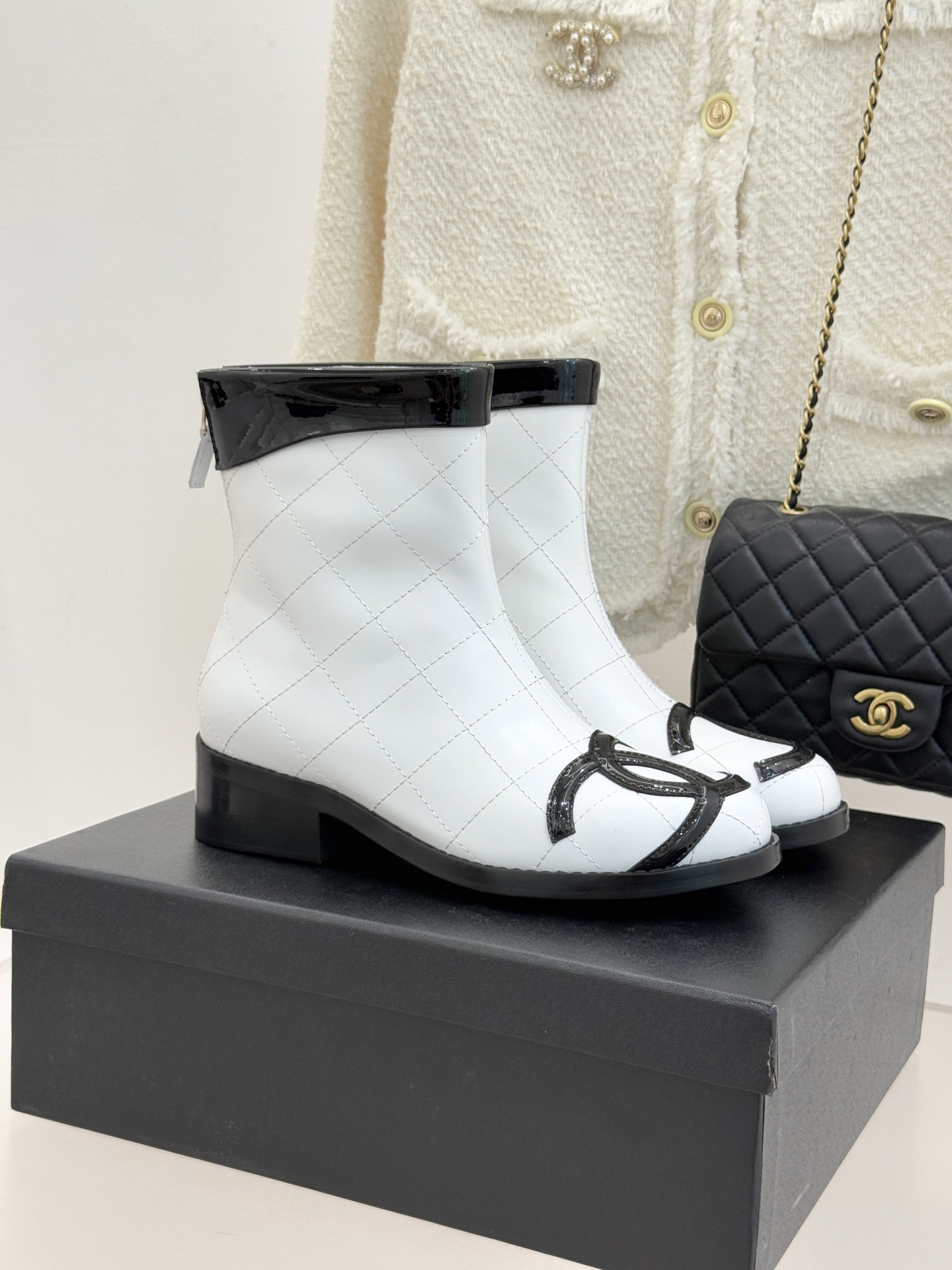 CHANE*｜小香经典大双C菱格中古靴子系列！这双丽珍鞋 简直是时尚长河里的璀璨明珠它的设计极具辨识度 