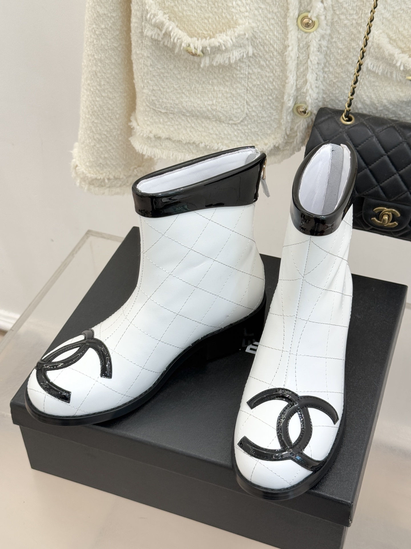 CHANE*｜小香经典大双C菱格中古靴子系列！这双丽珍鞋 简直是时尚长河里的璀璨明珠它的设计极具辨识度 