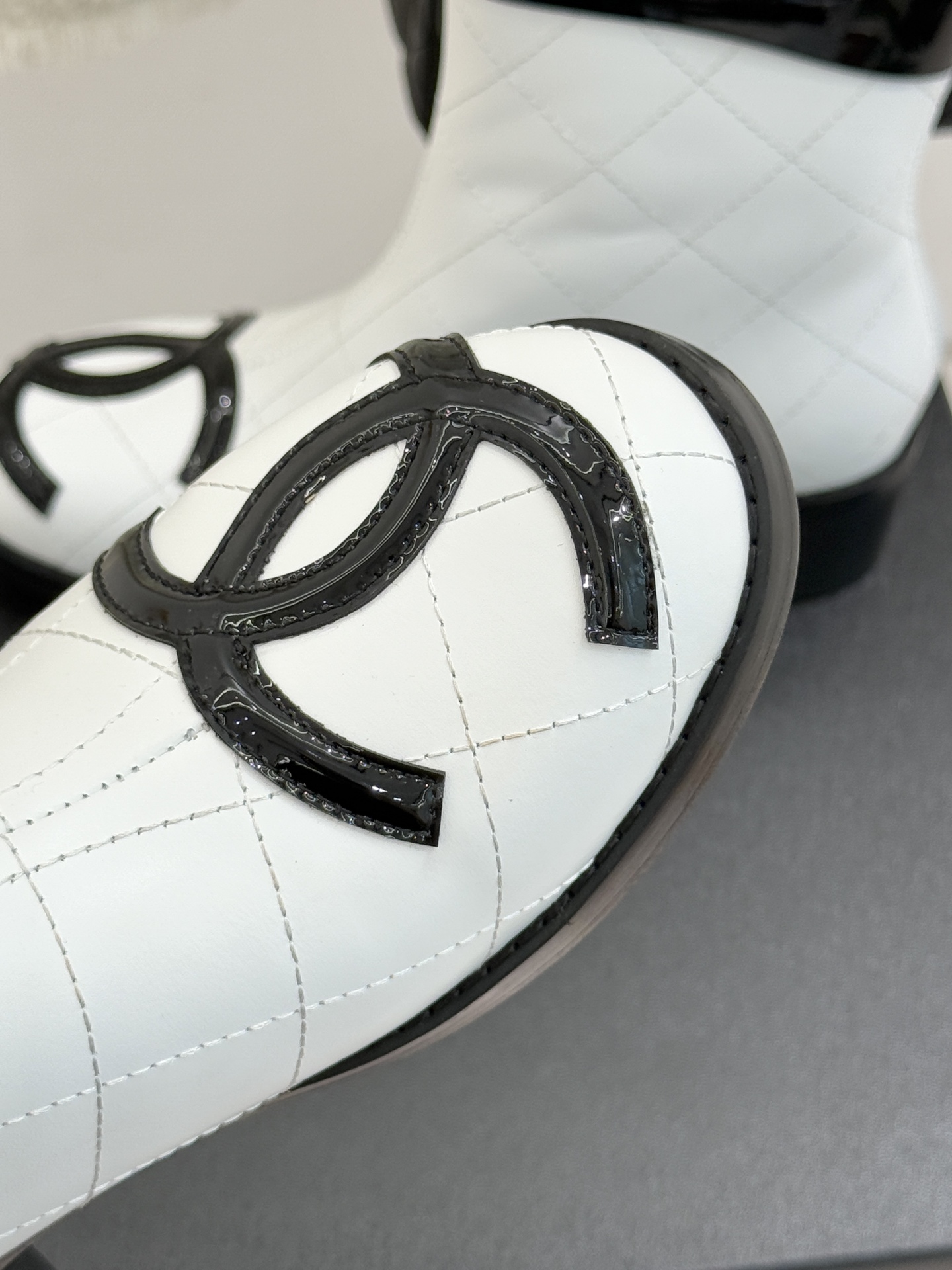 CHANE*｜小香经典大双C菱格中古靴子系列！这双丽珍鞋 简直是时尚长河里的璀璨明珠它的设计极具辨识度 