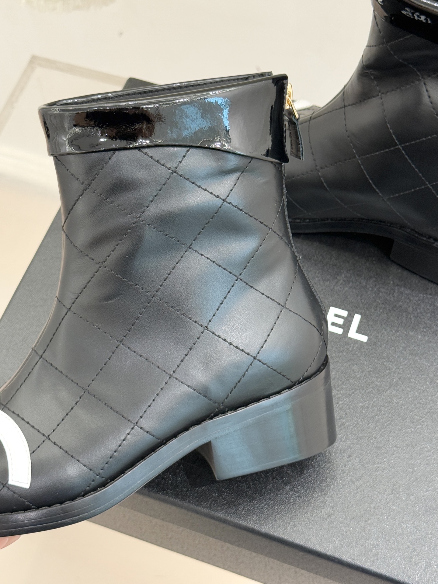 CHANE*｜小香经典大双C菱格中古靴子系列！这双丽珍鞋 简直是时尚长河里的璀璨明珠它的设计极具辨识度 