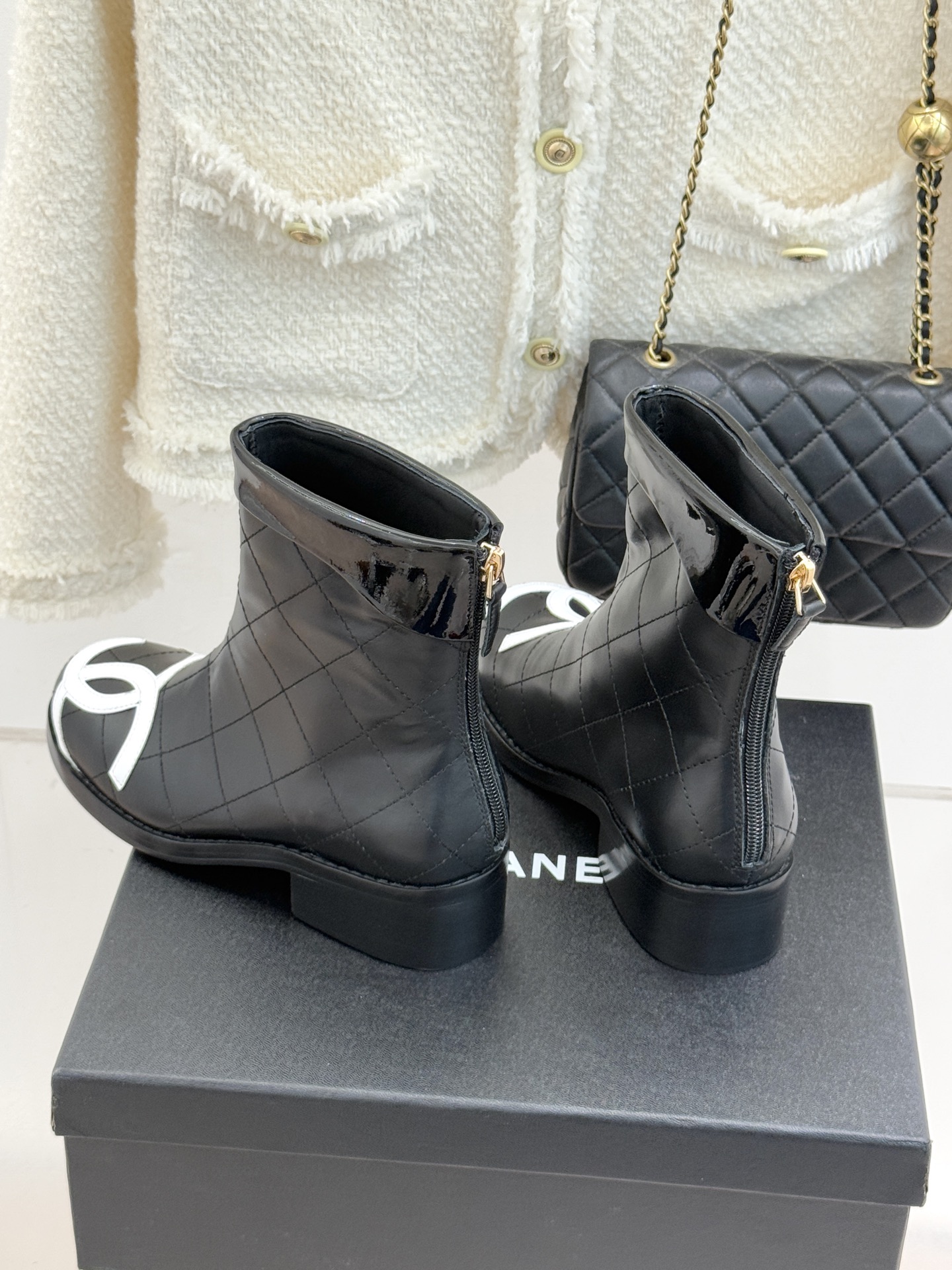 CHANE*｜小香经典大双C菱格中古靴子系列！这双丽珍鞋 简直是时尚长河里的璀璨明珠它的设计极具辨识度 