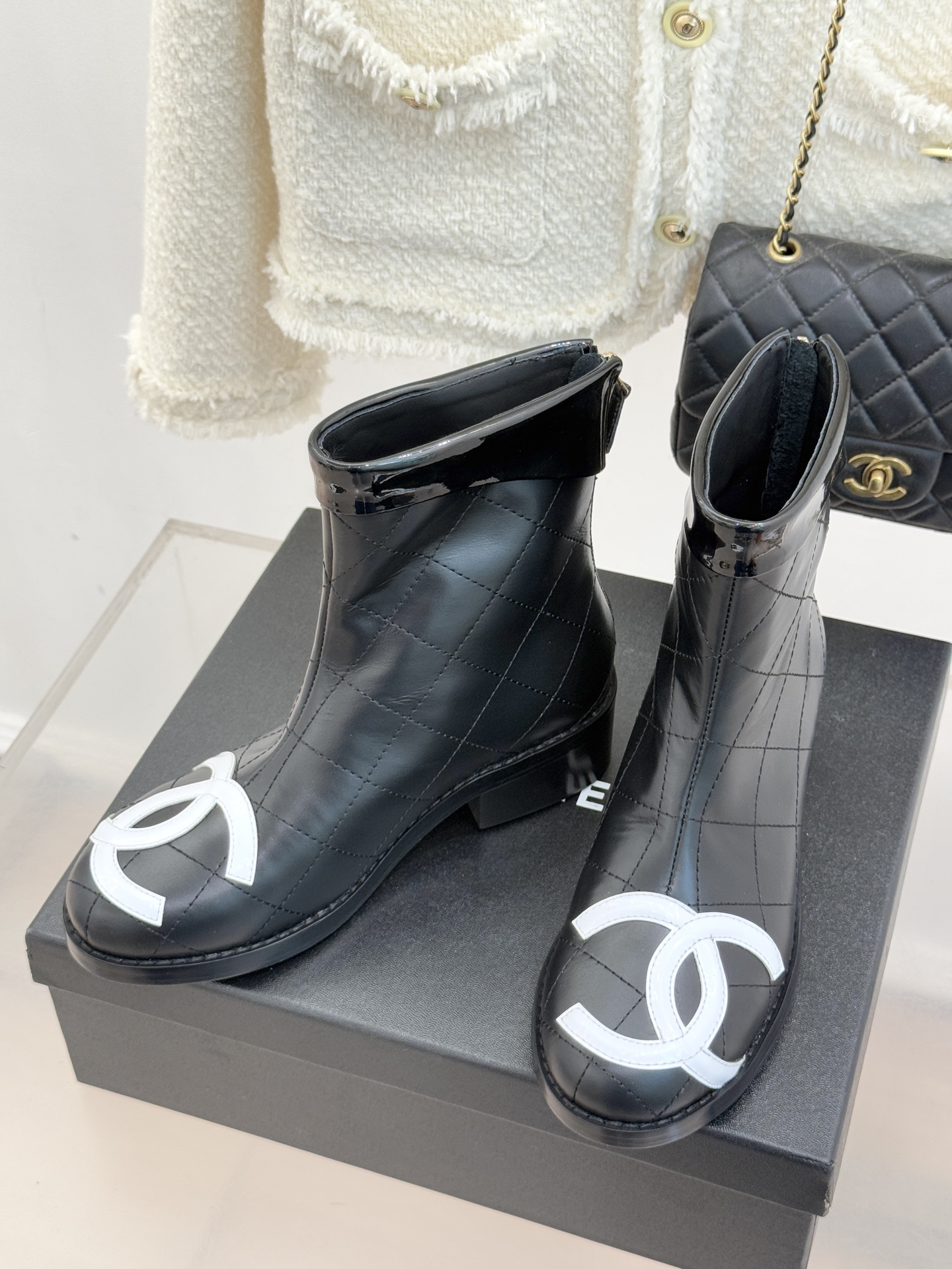 CHANE*｜小香经典大双C菱格中古靴子系列！这双丽珍鞋 简直是时尚长河里的璀璨明珠它的设计极具辨识度 