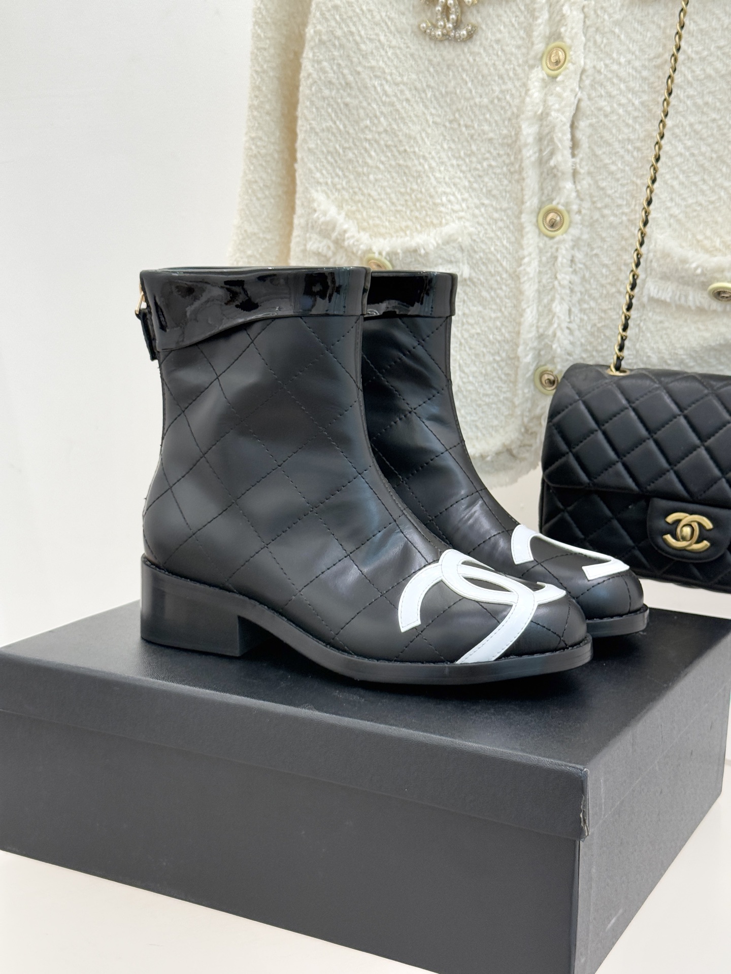 CHANE*｜小香经典大双C菱格中古靴子系列！这双丽珍鞋 简直是时尚长河里的璀璨明珠它的设计极具辨识度 