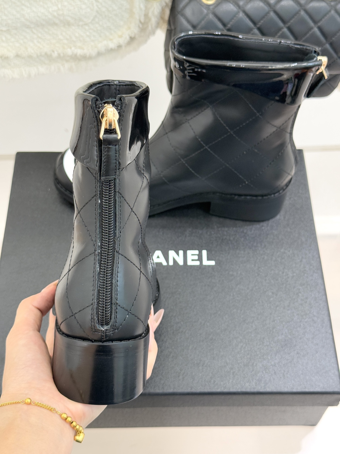 CHANE*｜小香经典大双C菱格中古靴子系列！这双丽珍鞋 简直是时尚长河里的璀璨明珠它的设计极具辨识度 