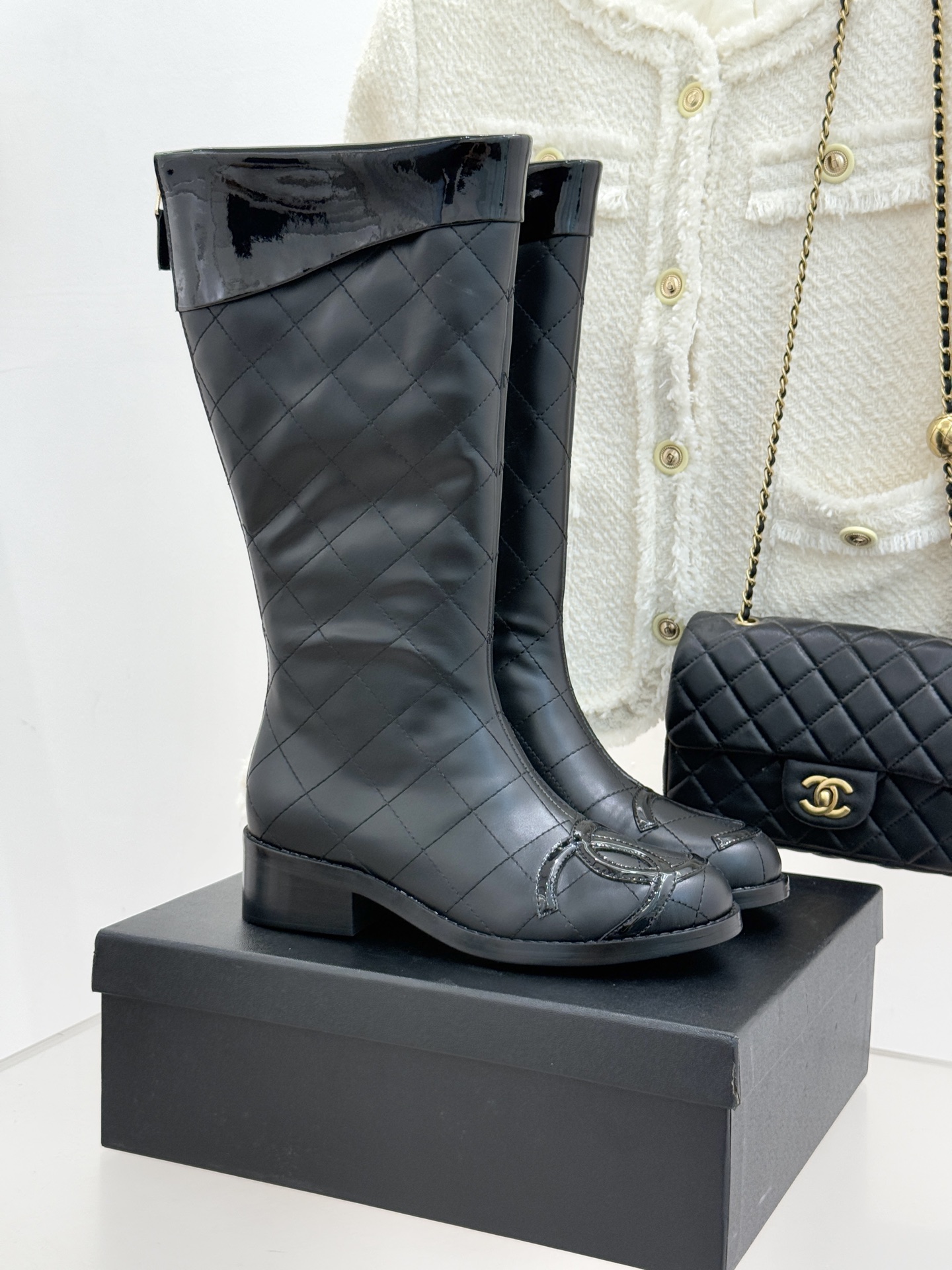 CHANE*｜小香经典大双C菱格中古靴子系列！这双丽珍鞋 简直是时尚长河里的璀璨明珠它的设计极具辨识度 