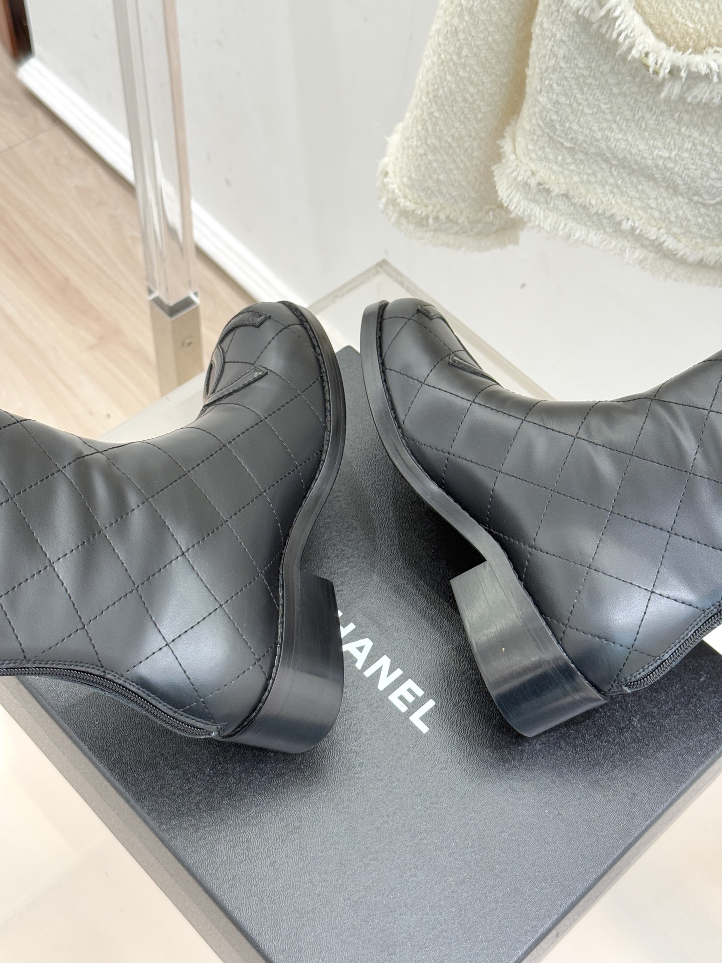 CHANE*｜小香经典大双C菱格中古靴子系列！这双丽珍鞋 简直是时尚长河里的璀璨明珠它的设计极具辨识度 