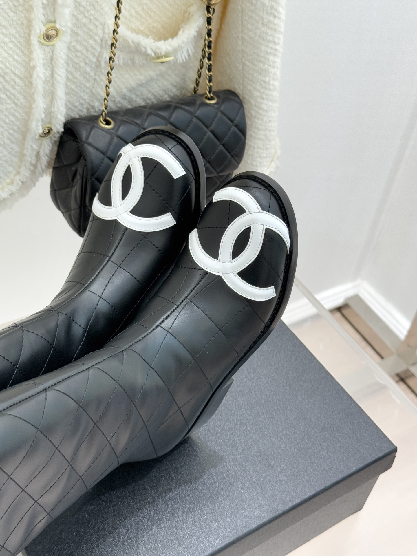 CHANE*｜小香经典大双C菱格中古靴子系列！这双丽珍鞋 简直是时尚长河里的璀璨明珠它的设计极具辨识度 