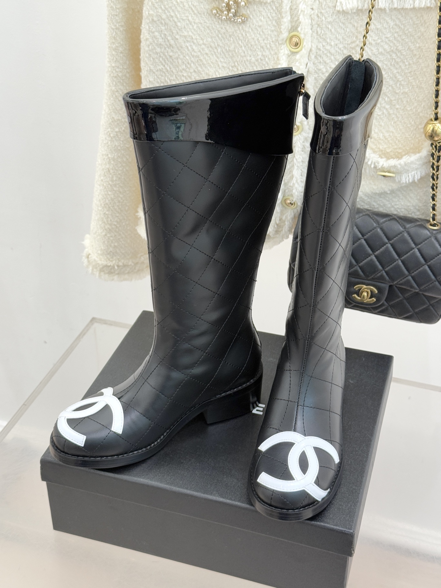 CHANE*｜小香经典大双C菱格中古靴子系列！这双丽珍鞋 简直是时尚长河里的璀璨明珠它的设计极具辨识度 