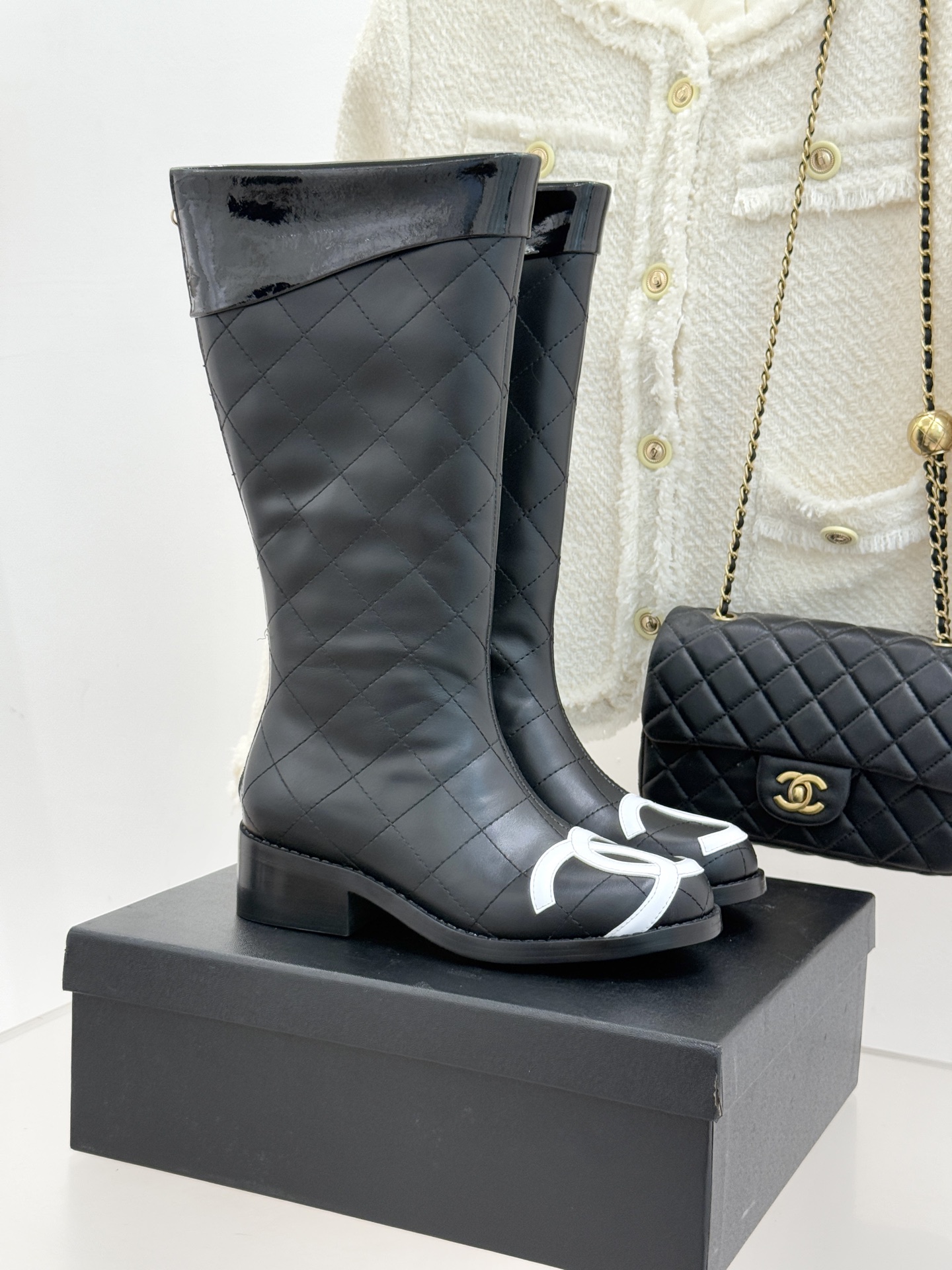 CHANE*｜小香经典大双C菱格中古靴子系列！这双丽珍鞋 简直是时尚长河里的璀璨明珠它的设计极具辨识度 